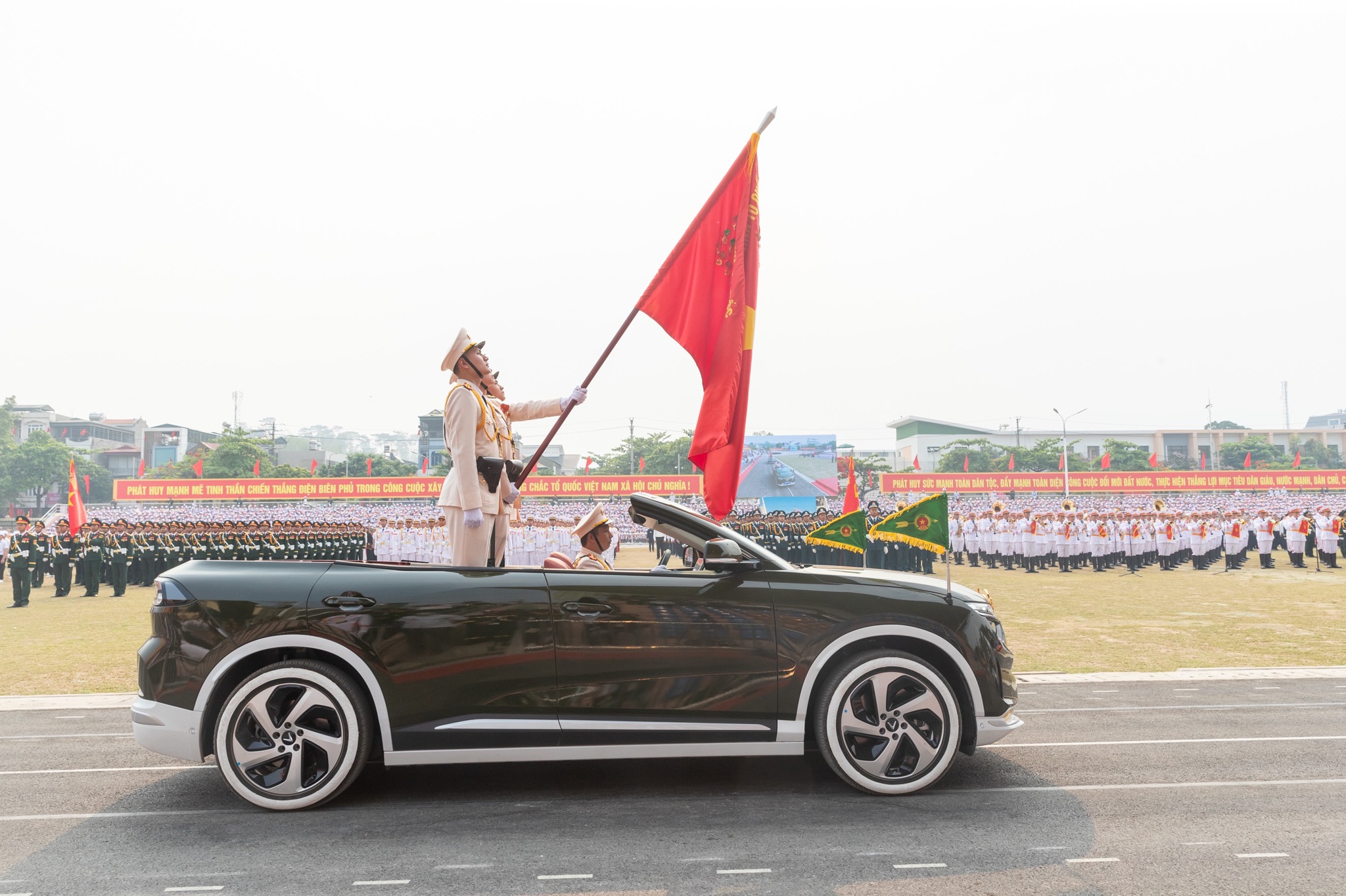 VF 8 mui trần ảnh 4 VF 8 mui tran anh 4