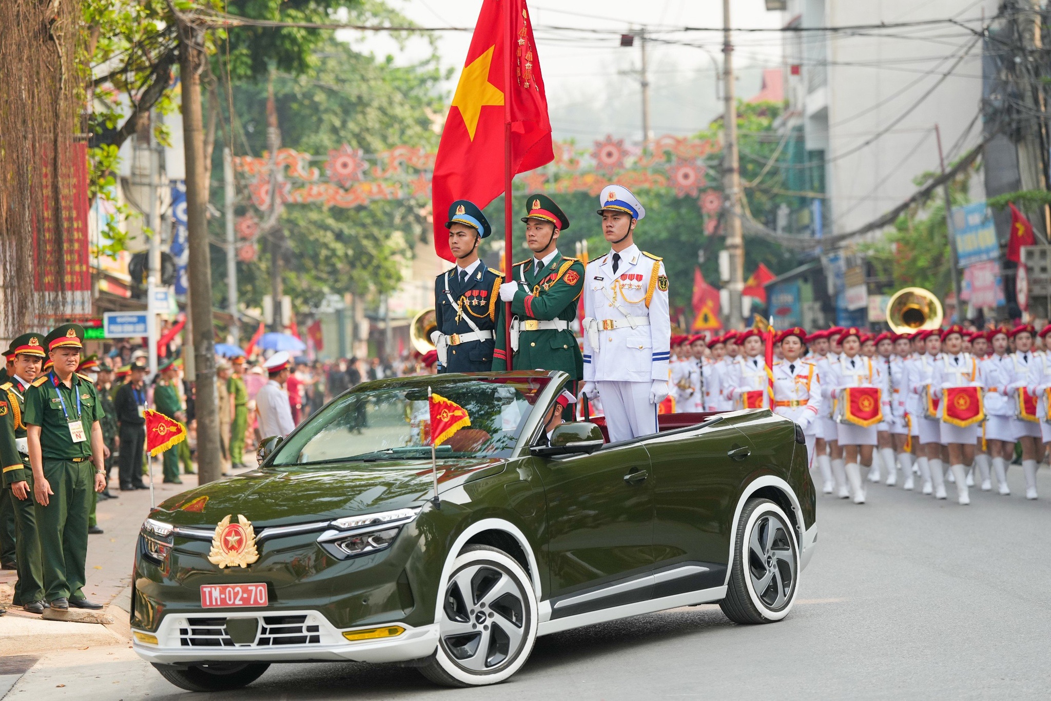 VF 8 mui trần ảnh 5 VF 8 mui tran anh 5