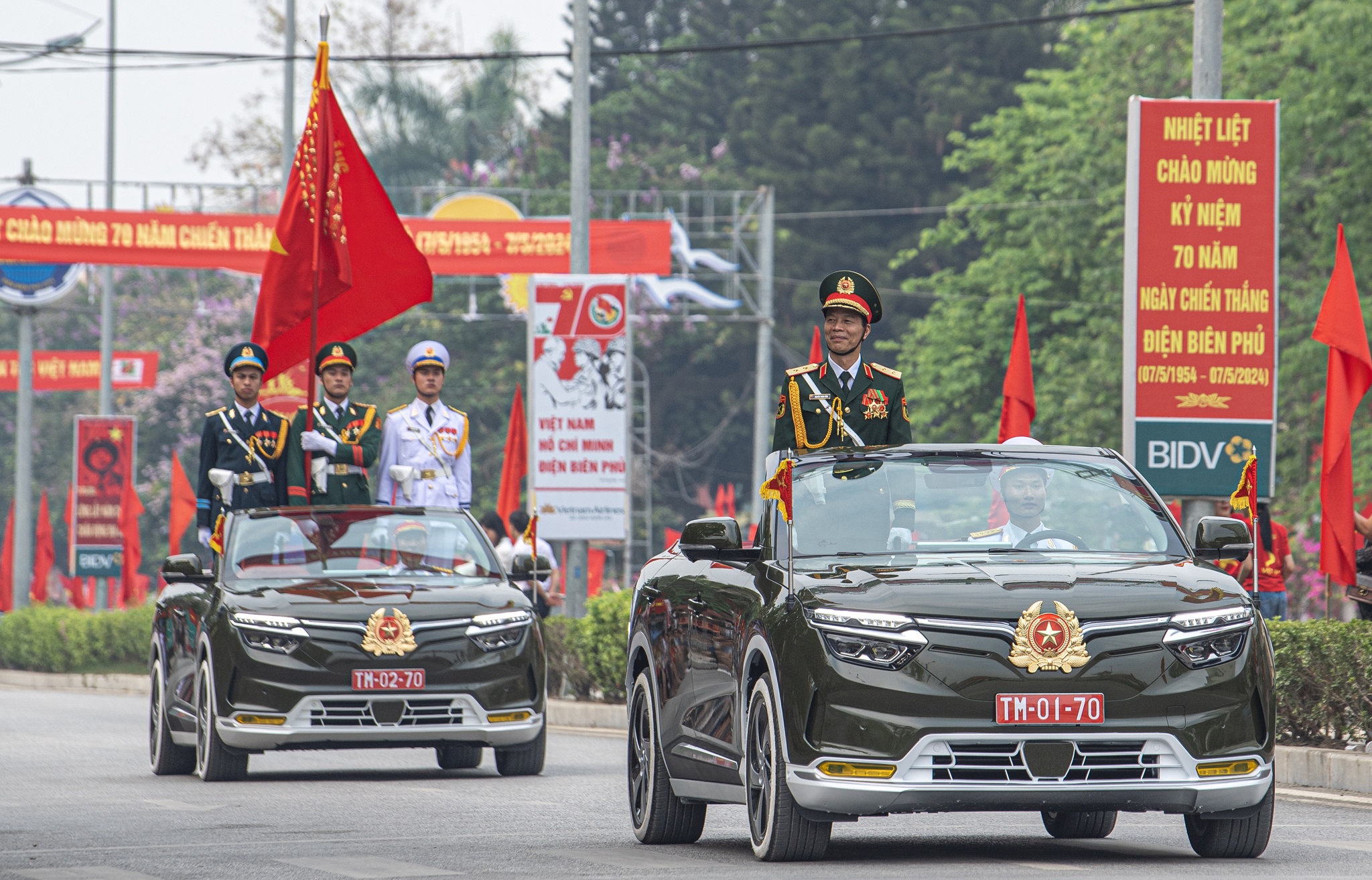 VF 8 mui trần ảnh 8 VF 8 mui tran anh 8