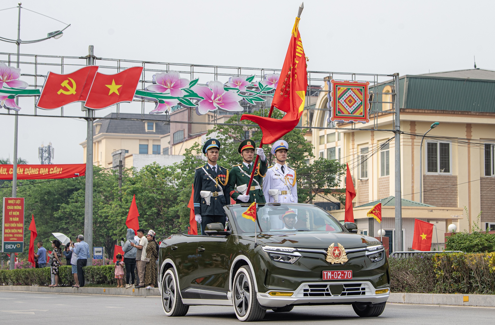 VF 8 mui trần ảnh 1 VF 8 mui tran anh 1