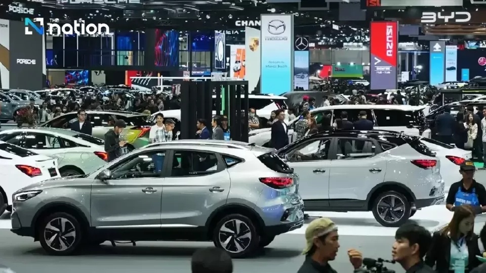 Malaysia vuot Thai Lan, tro thanh thi truong oto lon thu nhi DNA hinh anh