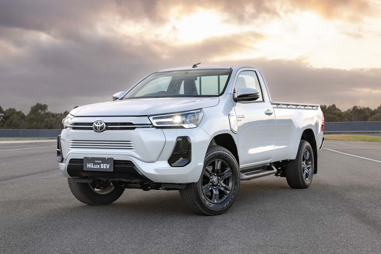 Toyota tiet lo ke hoach san xuat Hilux thuan dien hinh anh