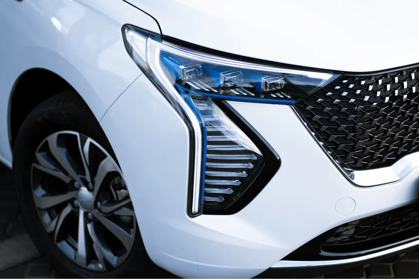 Xe hybrid tai Viet Nam co can ho tro nhu xe dien? hinh anh