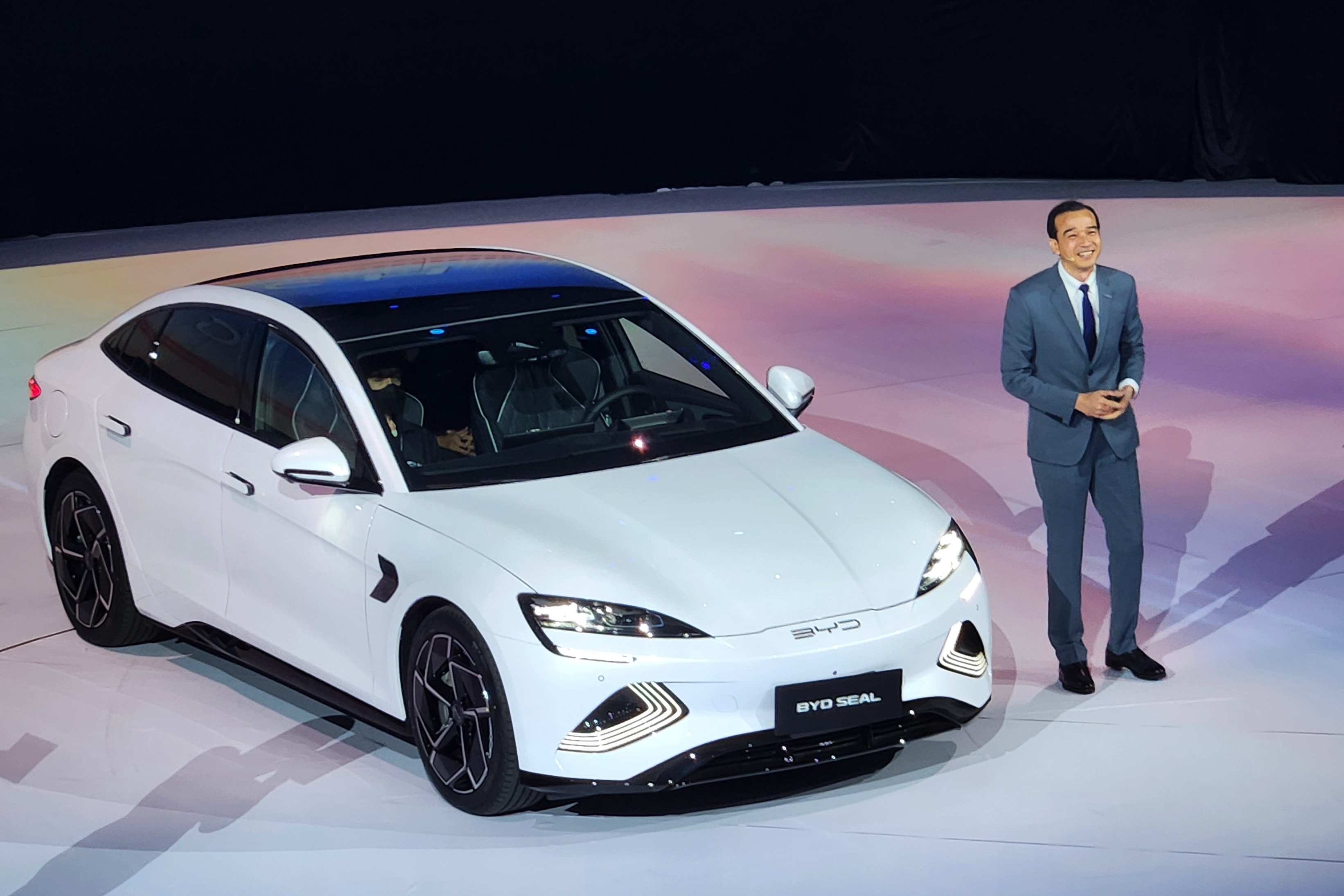 sac xe dien BYD anh 2