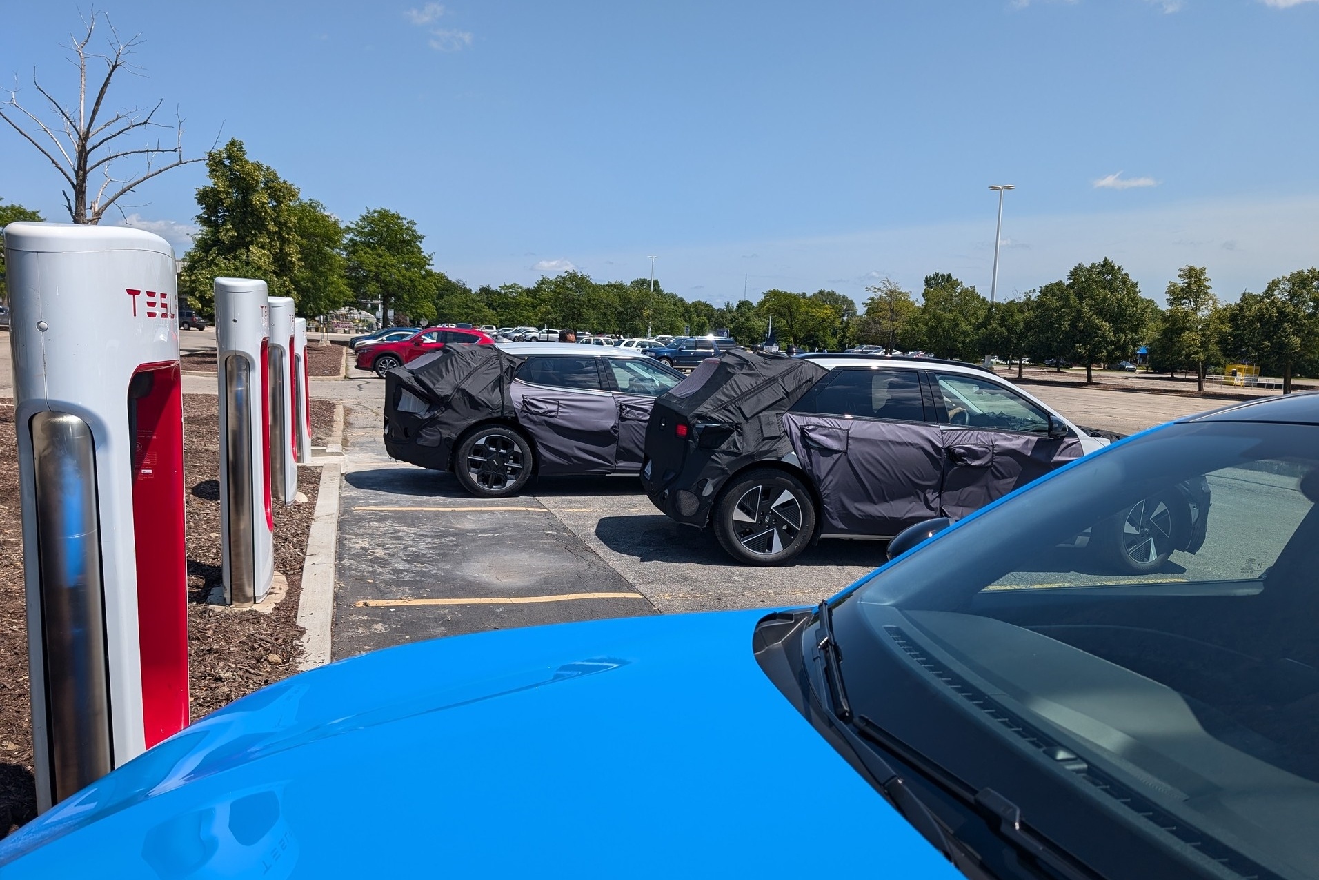 Xe dien Hyundai va Kia thu nghiem sac tai tram Supercharger cua Tesla hinh anh