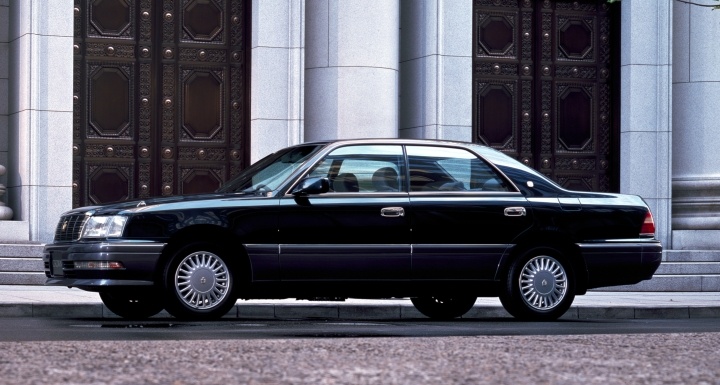 Toyota Crown - dong xe cao cap gan 70 nam lich su hinh anh