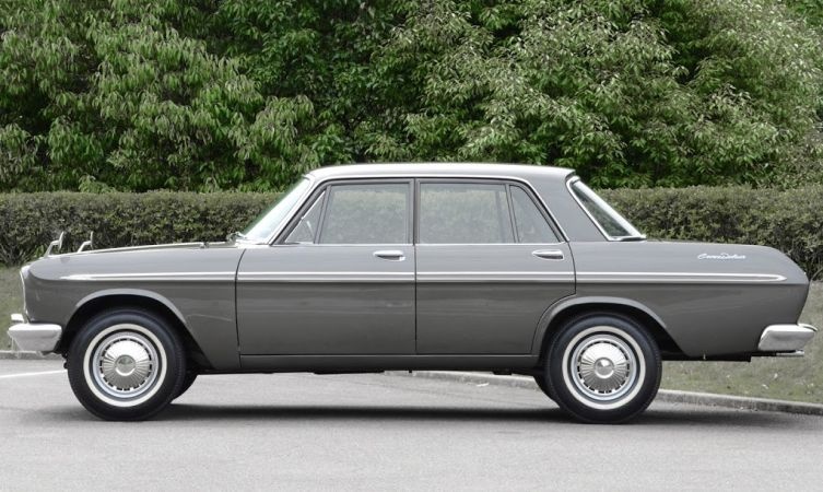 Toyota Crown anh 6