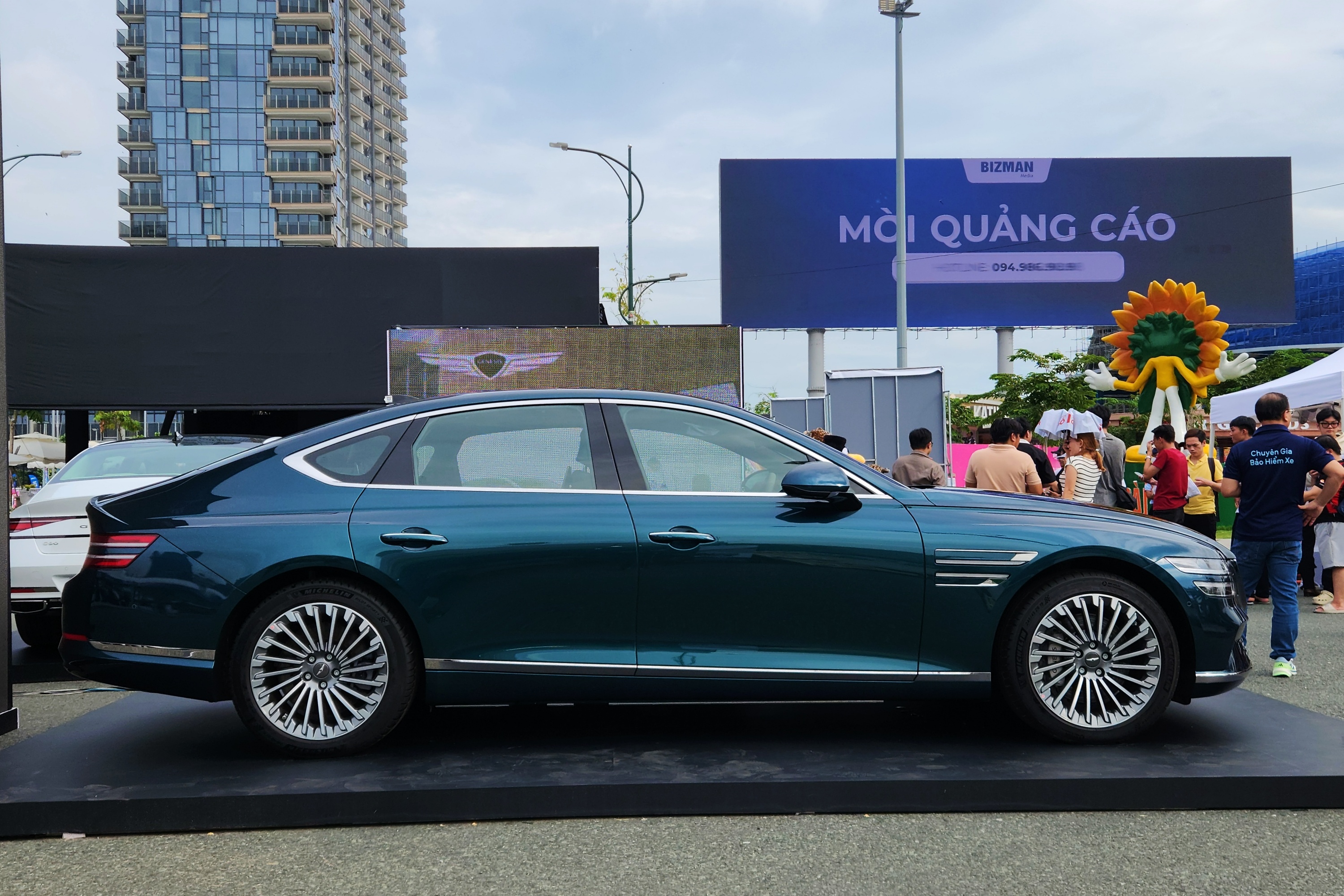 sedan dien Genesis anh 3