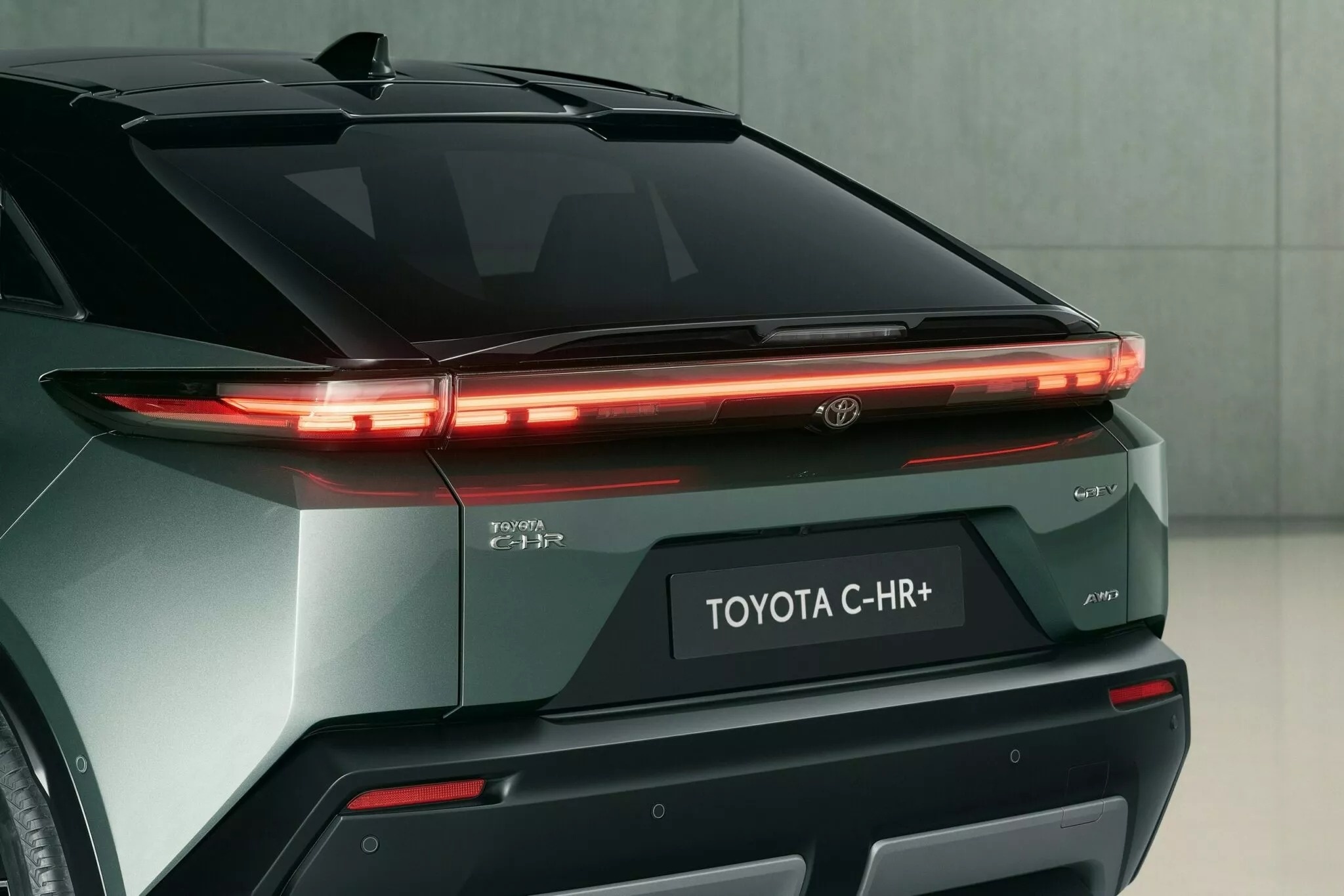 Toyota C-HR+ anh 6