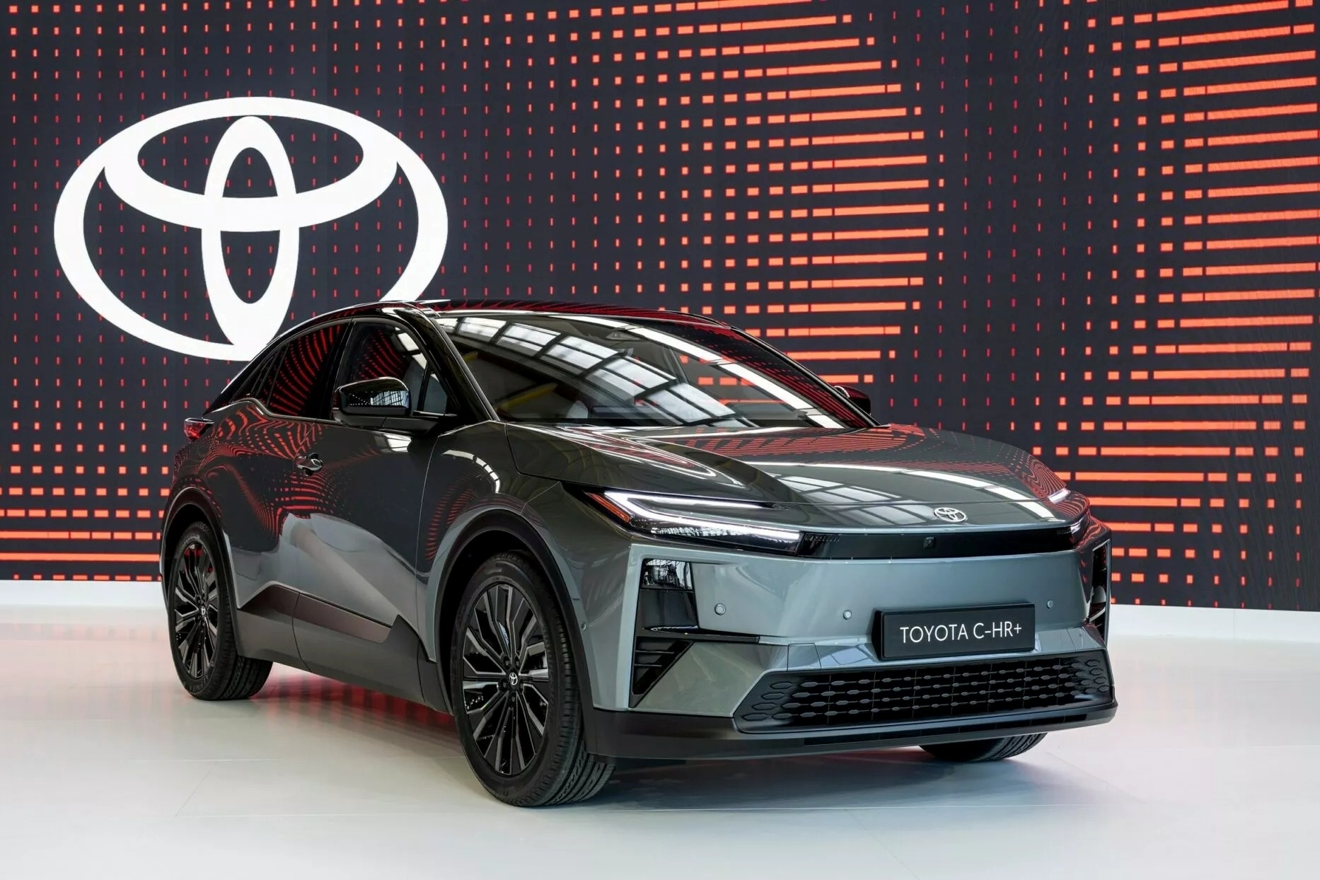 Toyota C-HR+ anh 13