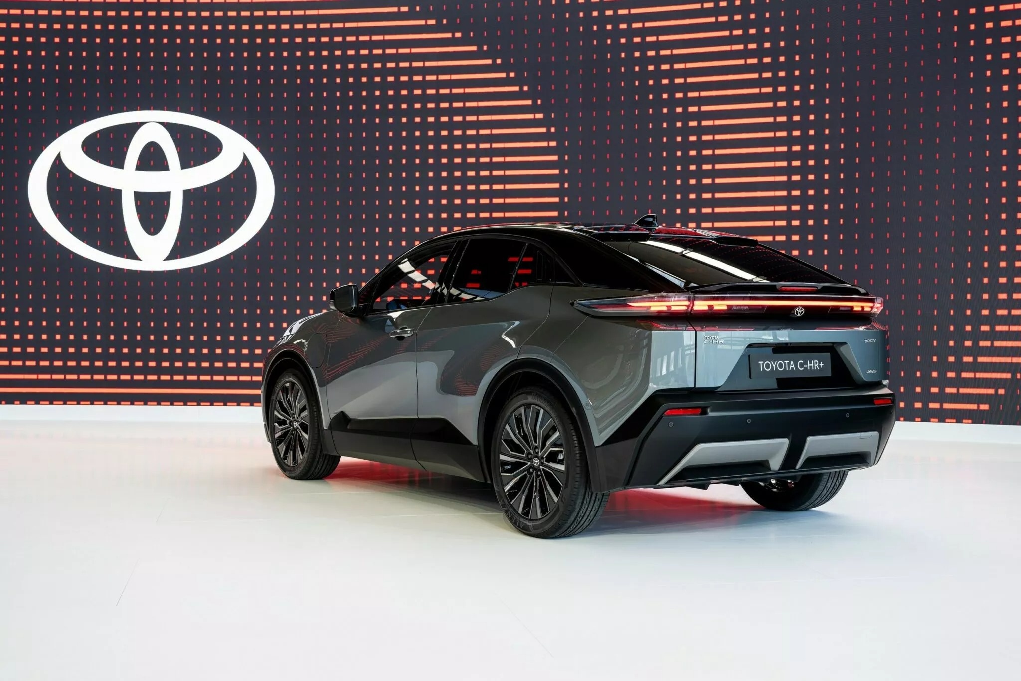 Toyota C-HR+ anh 14