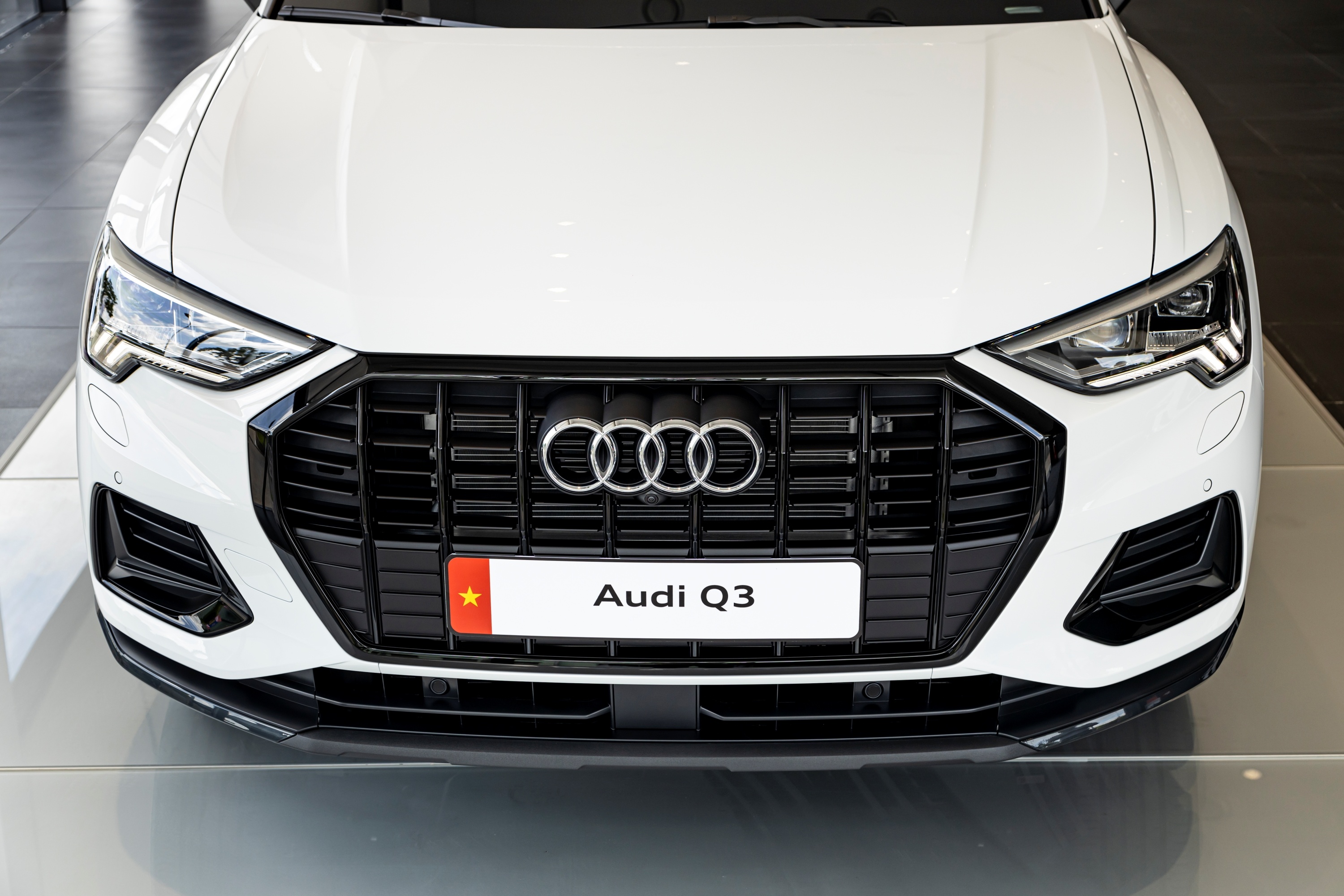 Audi Q3 Advanced Black Edition anh 3