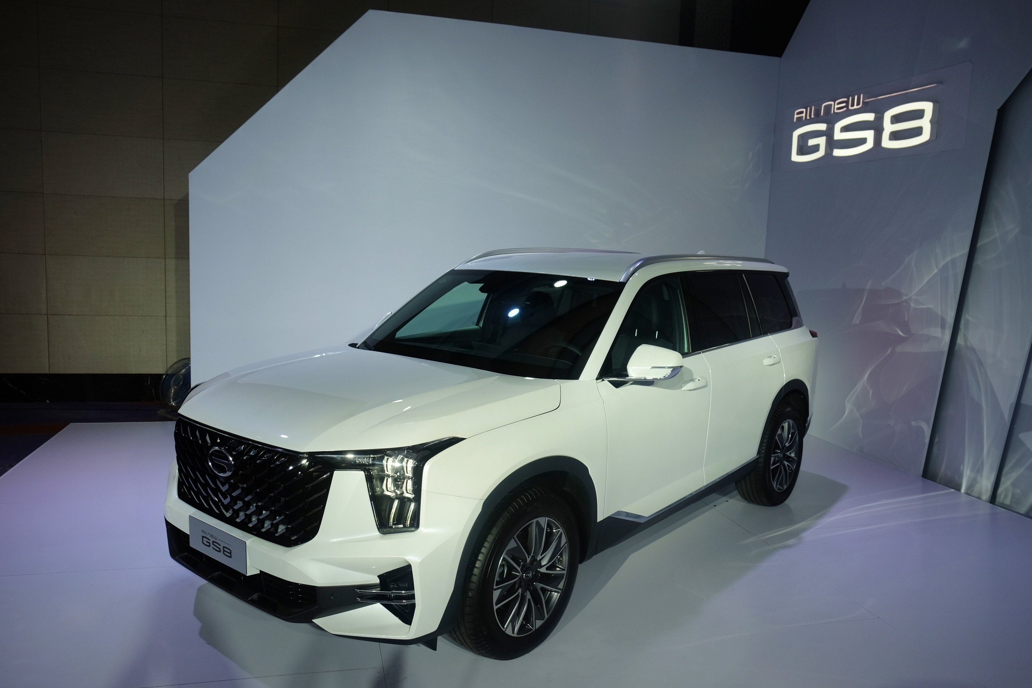 Can canh GAC GS8 ban GL - SUV Trung Quoc gia 1,269 ty dong hinh anh