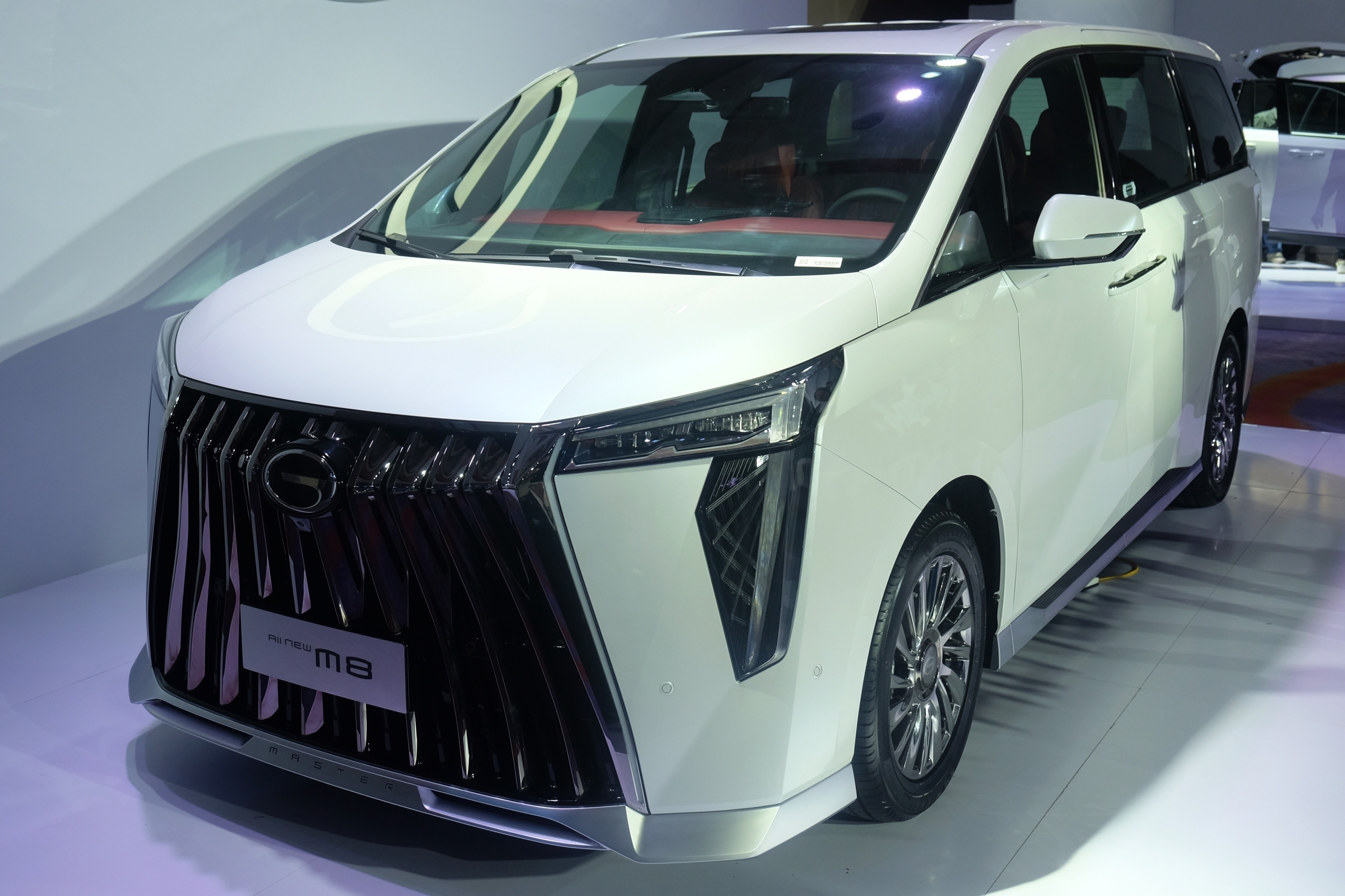 GAC M8 ban cao cap nhat gan 2,2 ty dong co gi? hinh anh