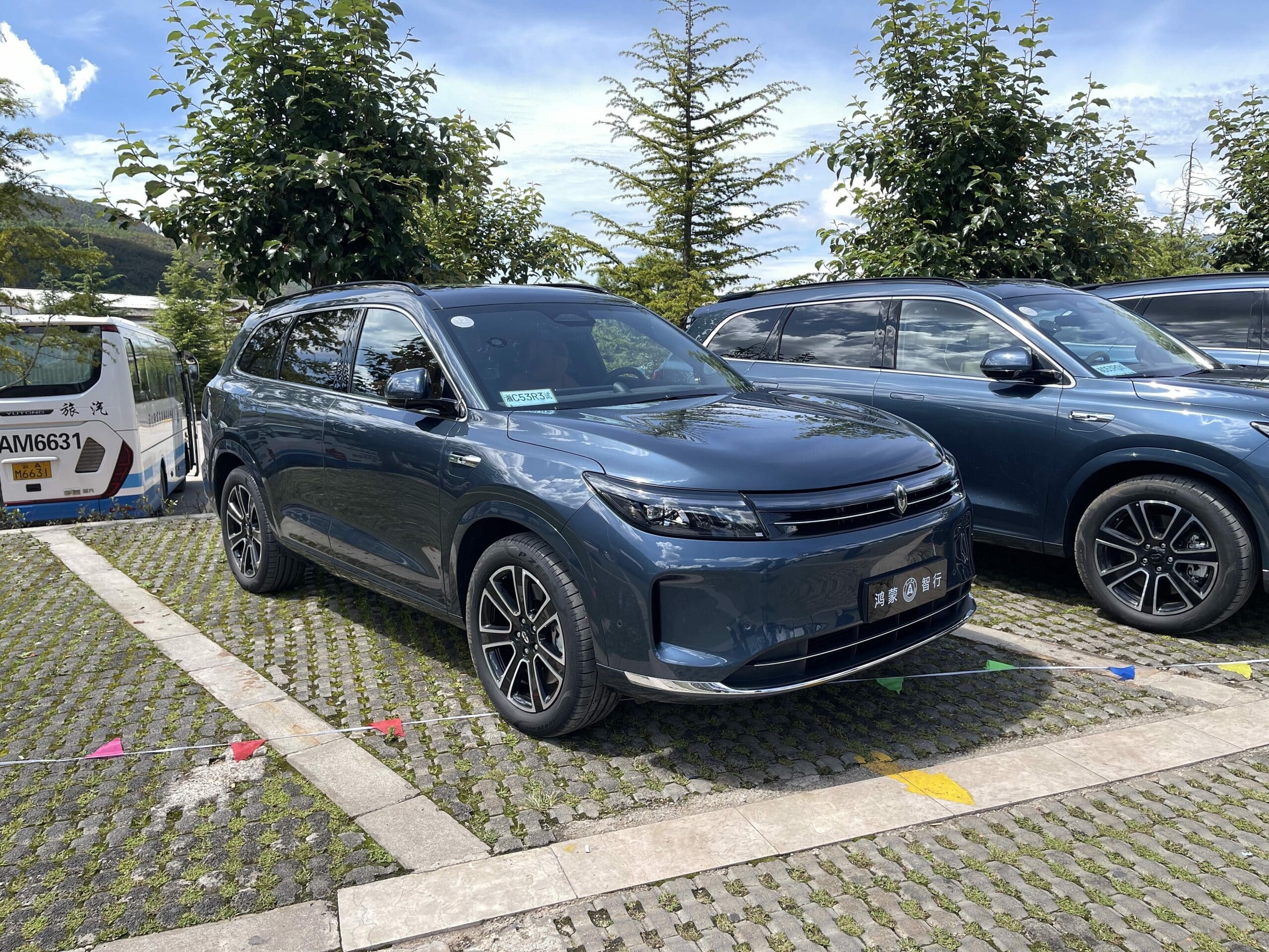 Moi xe dien Huawei lo hon 4.200 USD hinh anh