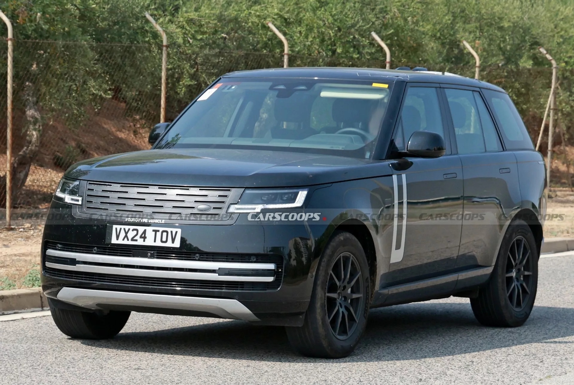 Range Rover thuan dien lo dien hoan toan hinh anh