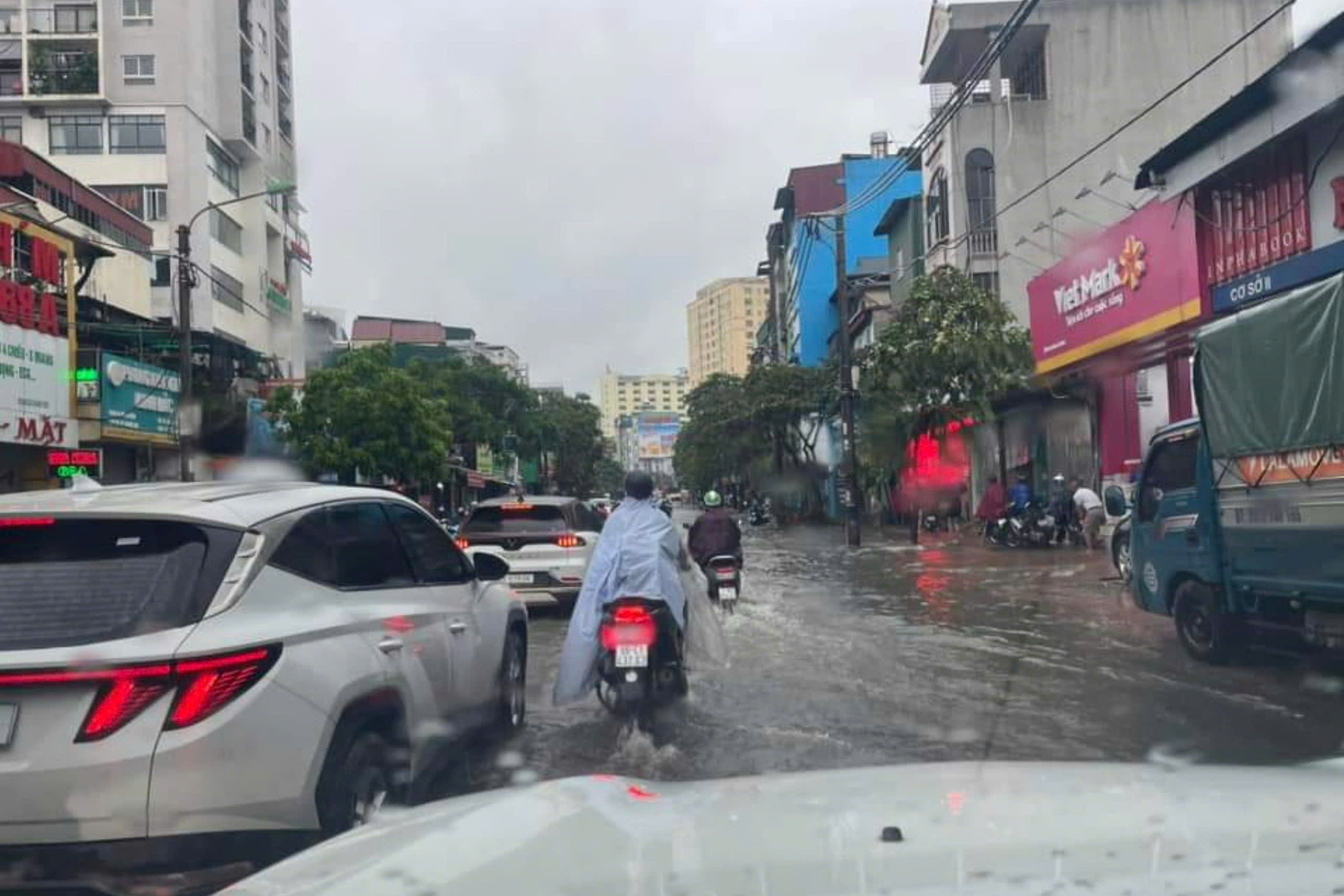 Hà Nội ngập nước ảnh 7 Ha Noi ngap nuoc anh 7