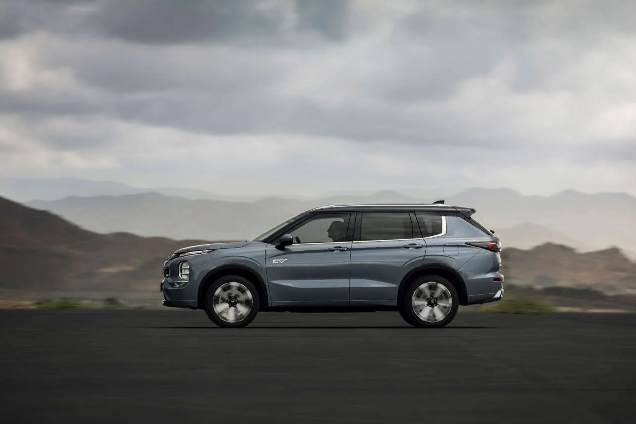 Mitsubishi Outlander PHEV anh 2