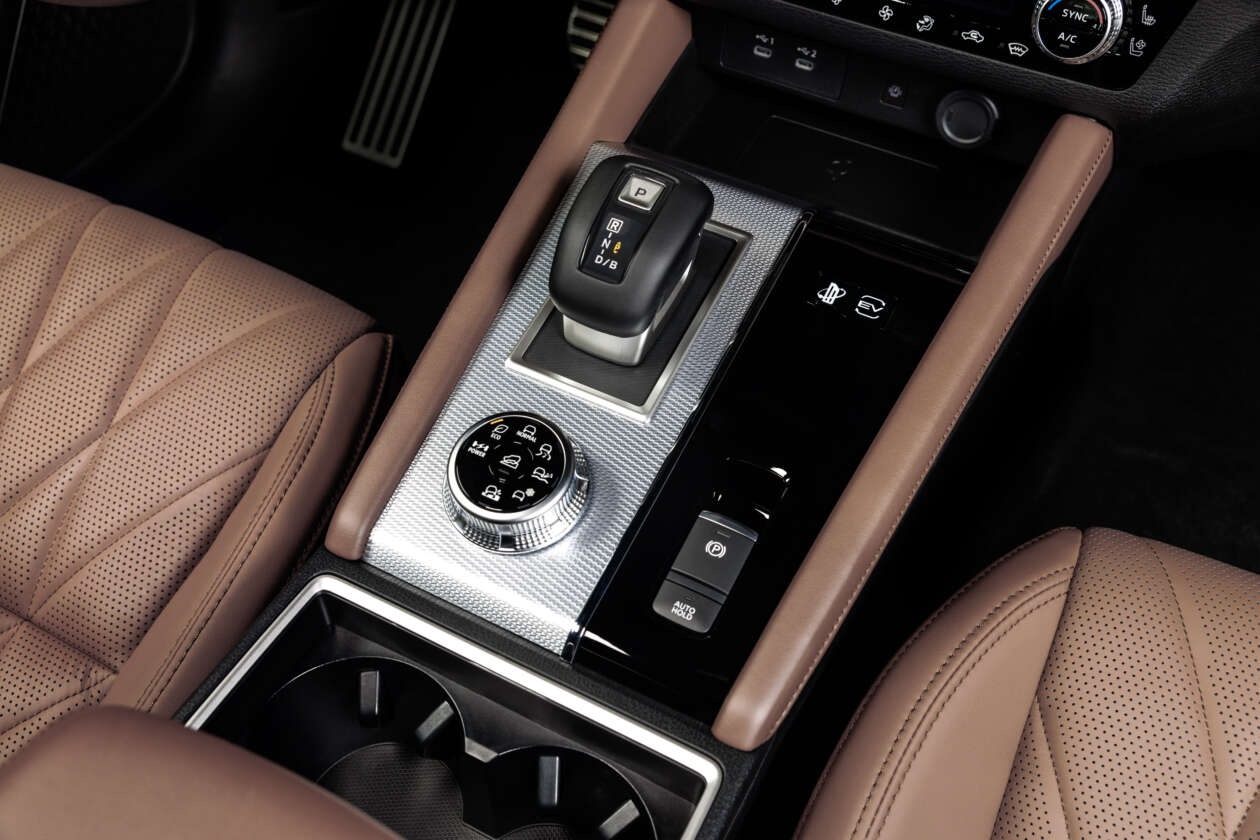 Mitsubishi Outlander PHEV anh 9