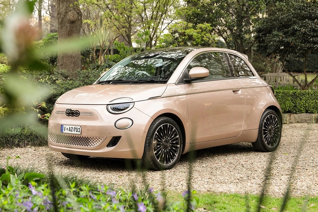 Stellantis dong cua som nha may san xuat xe dien hinh anh