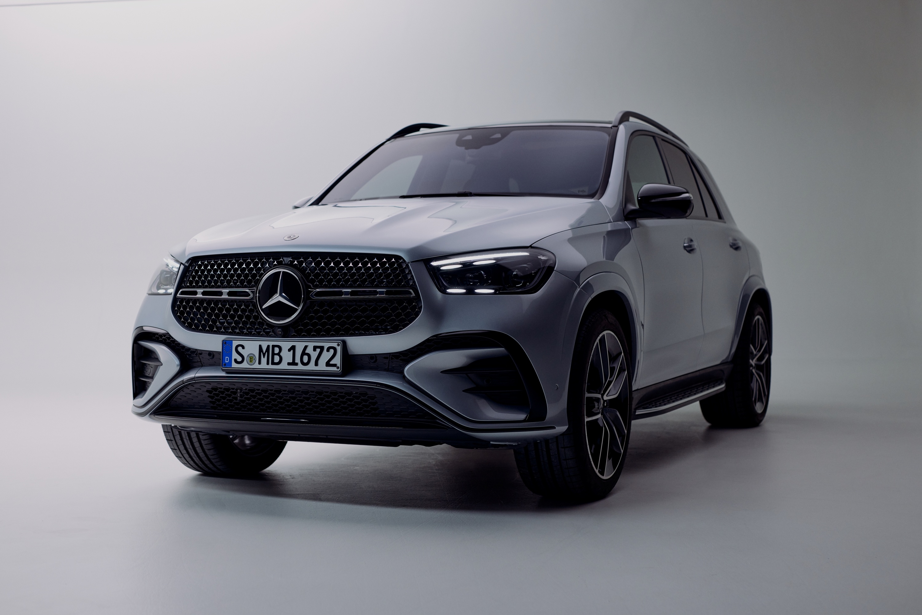 Mercedes-Benz GLE 400 e 4MATIC - PHEV hang sang gia gan 4,7 ty dong hinh anh