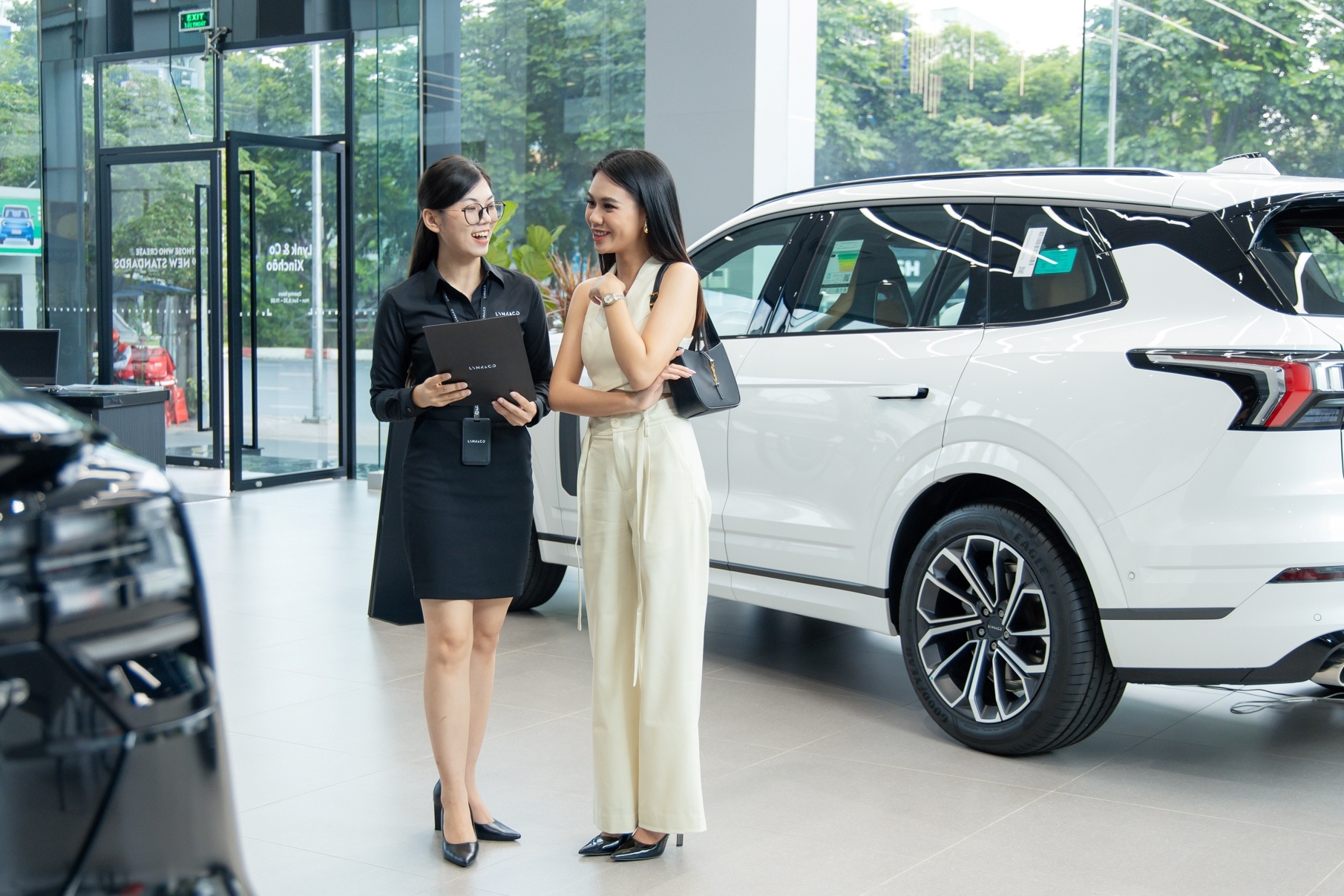 Sale xe phan khoi sau thang dau giam phi truoc ba hinh anh