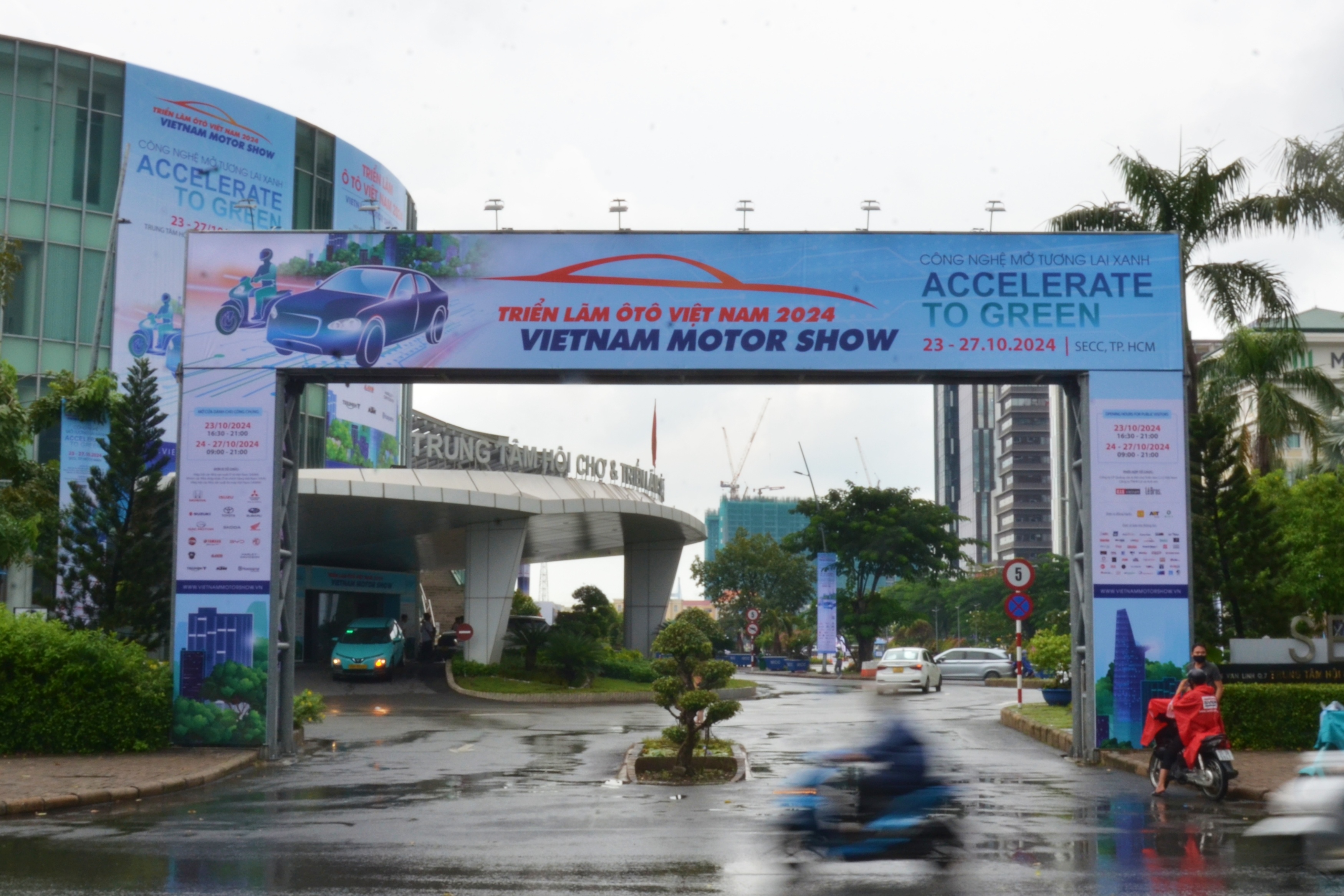 Nhieu xe moi tai Viet Nam Motor Show 2024 hinh anh