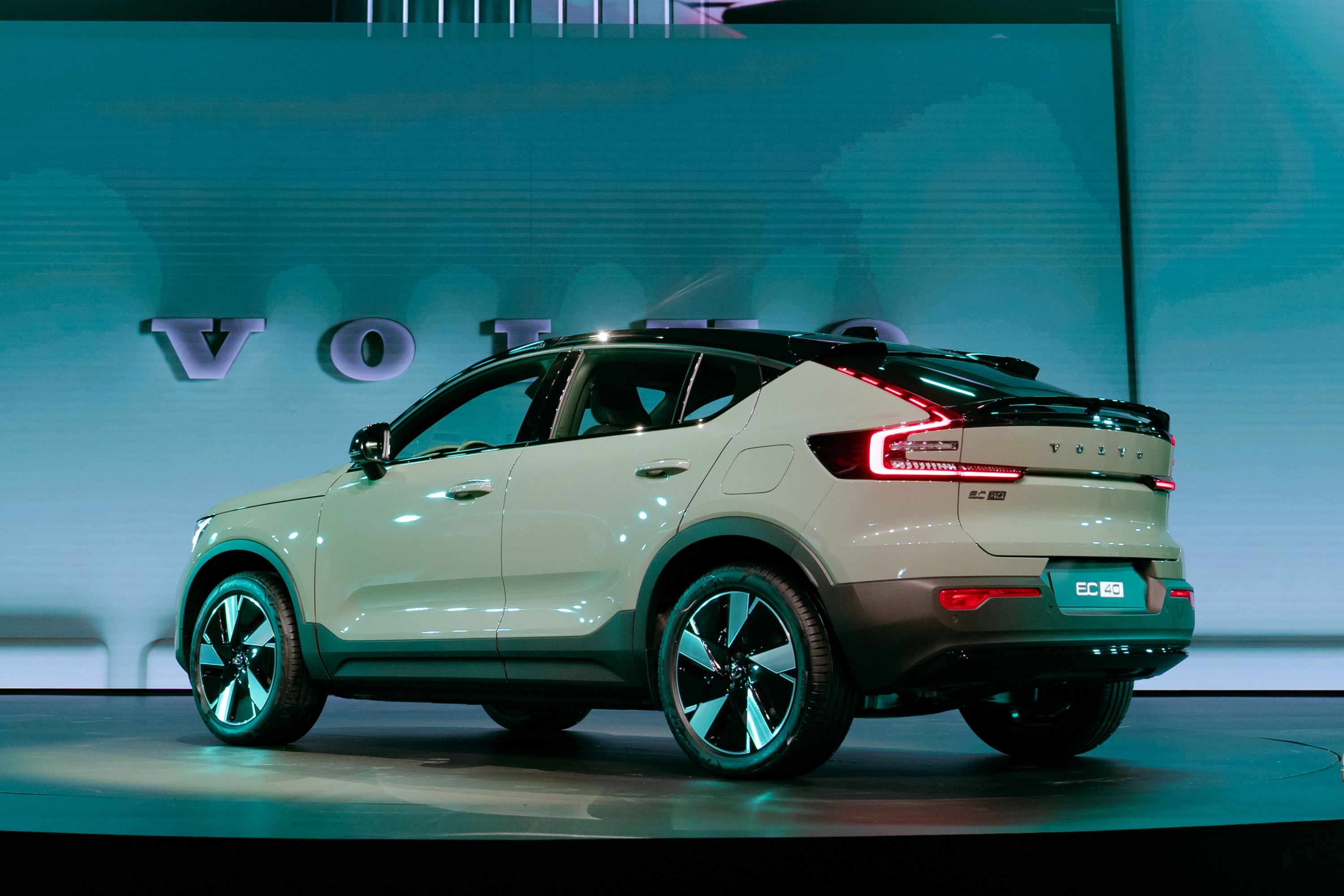 Hon 46.000 oto dien ban ra moi ngay tren toan cau hinh anh