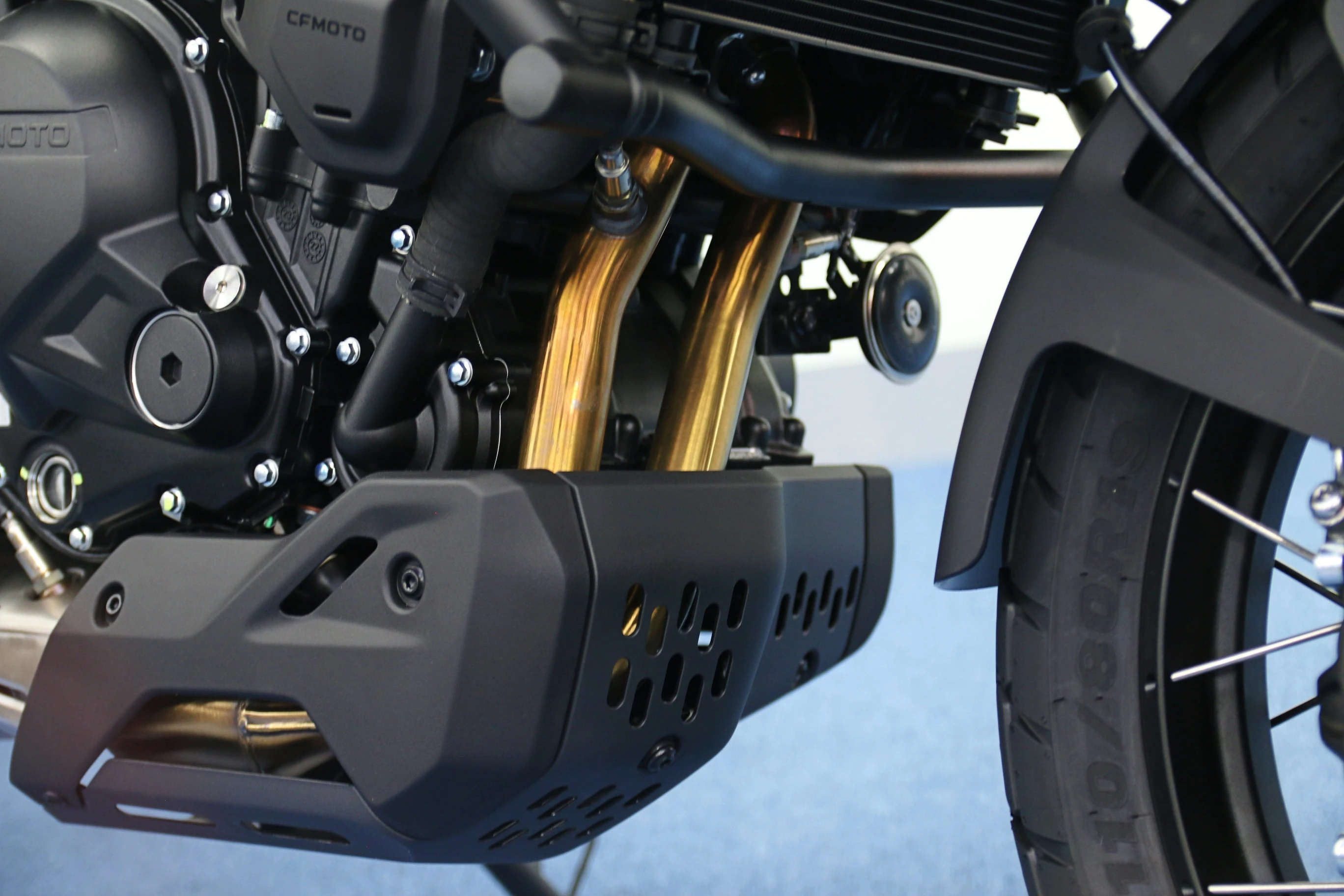 CFMoto 700MT anh 24