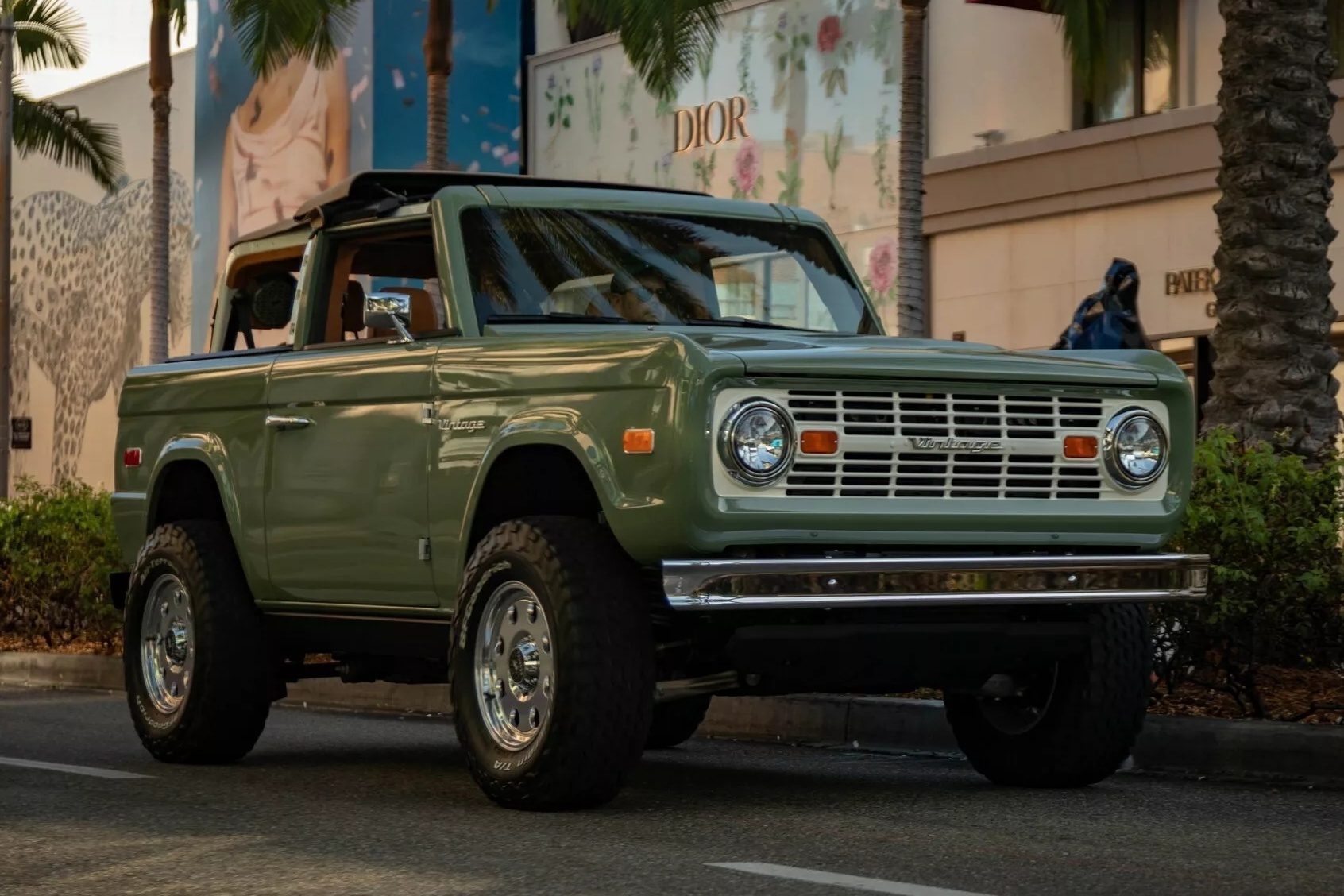 Ford kien hang do xe hinh anh