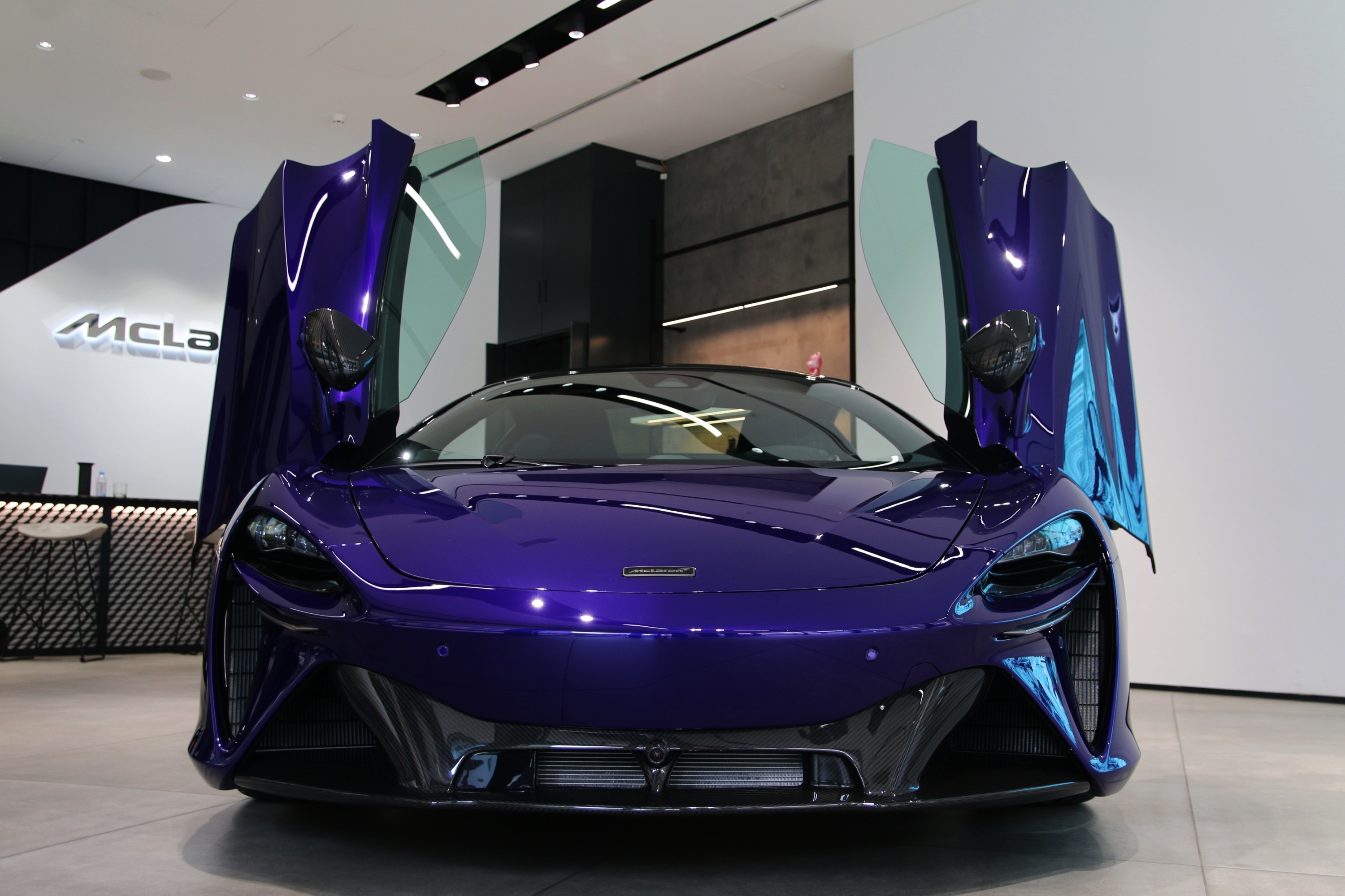McLaren,  Artura anh 1