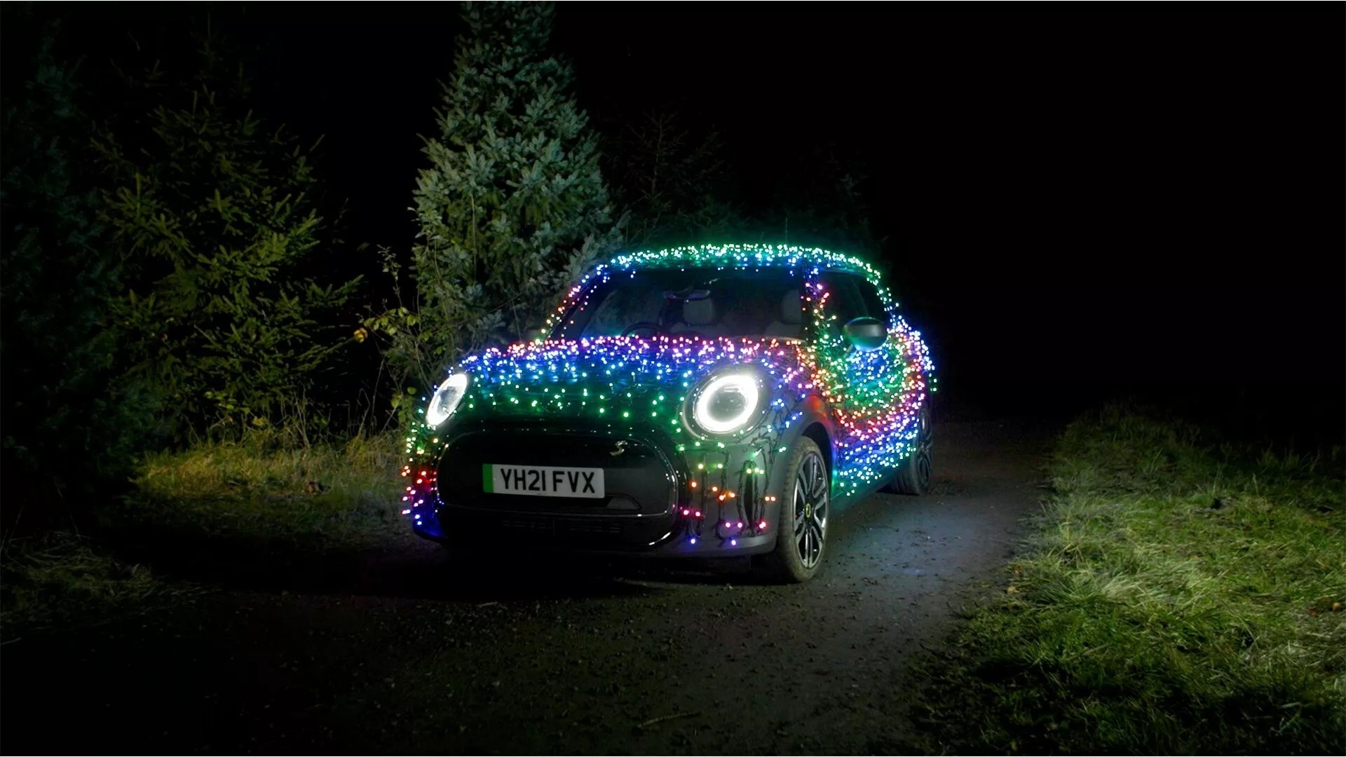 Nhung oto gan day den trang tri se bi phat tai My hinh anh