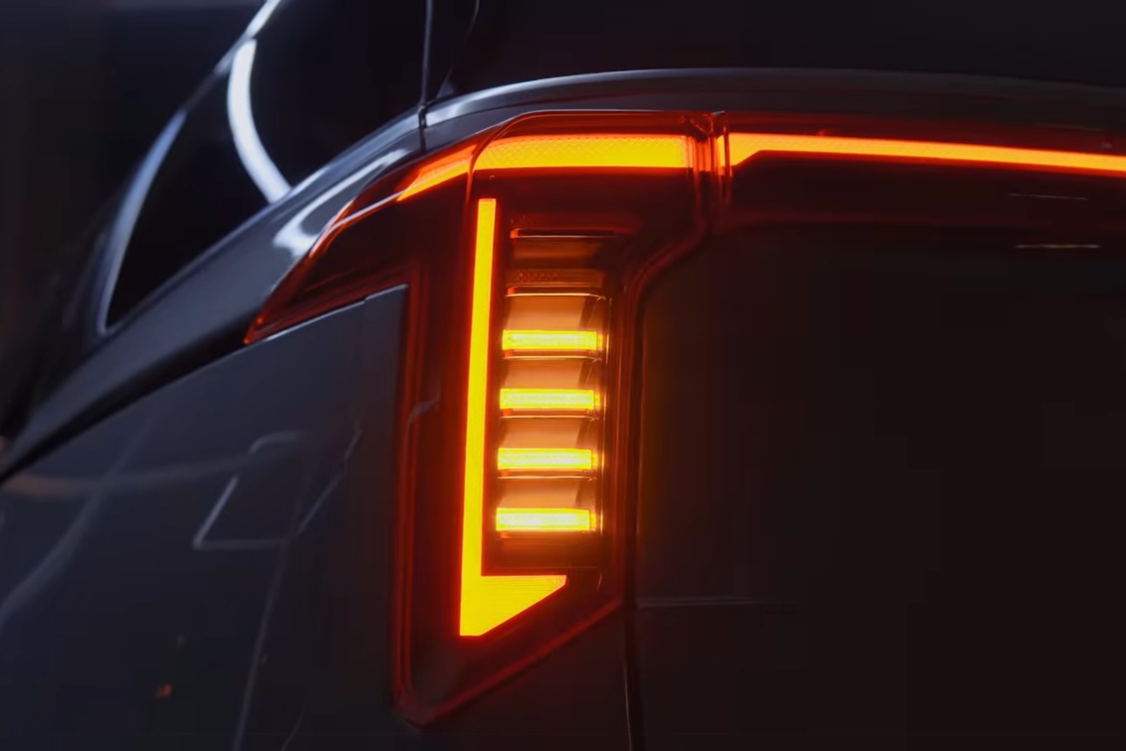 Kia Carnival sap them ban hybrid, chua co gia ban hinh anh