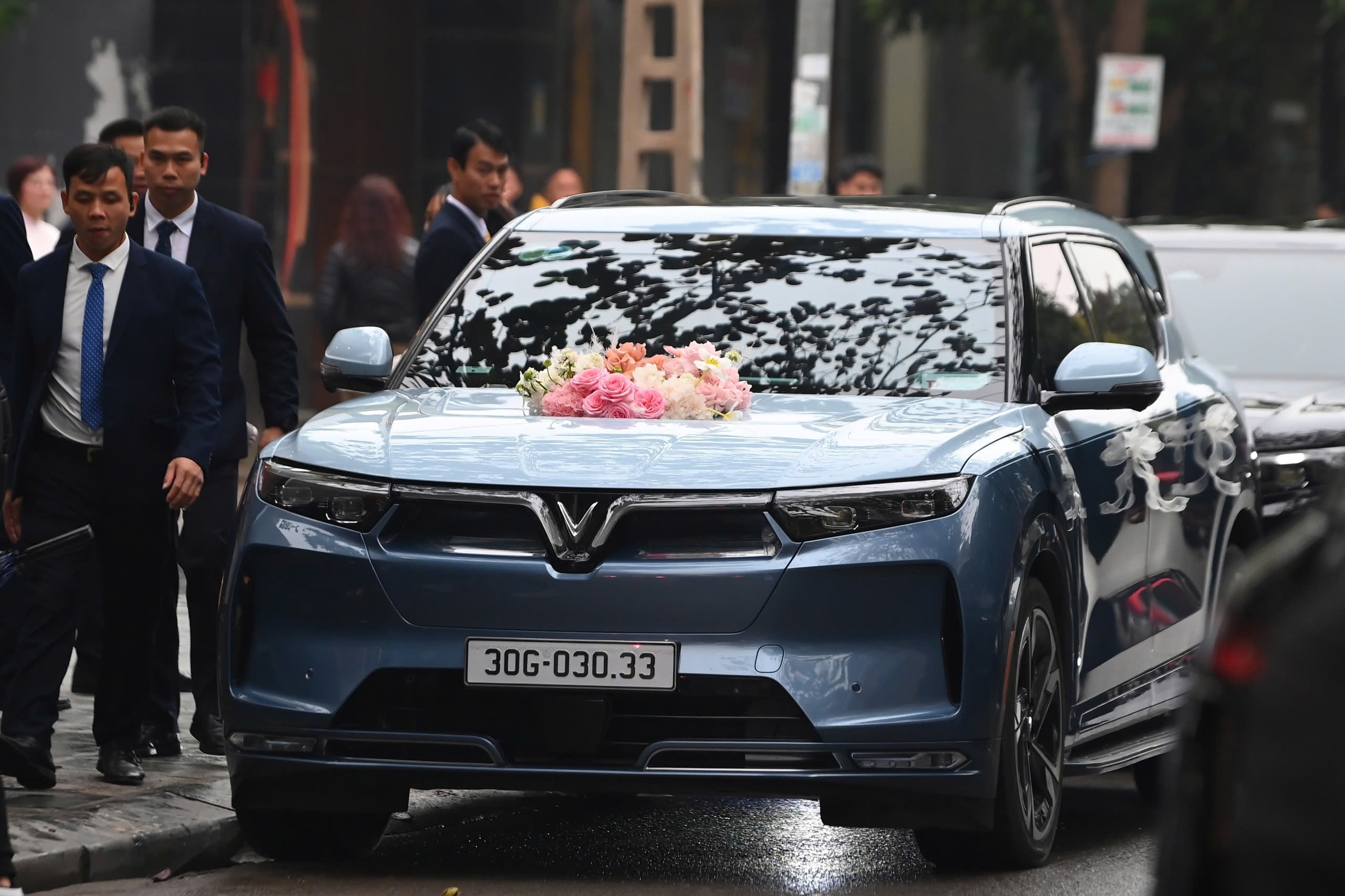 Doan xe trong le an hoi con trai ty phu Pham Nhat Vuong hinh anh