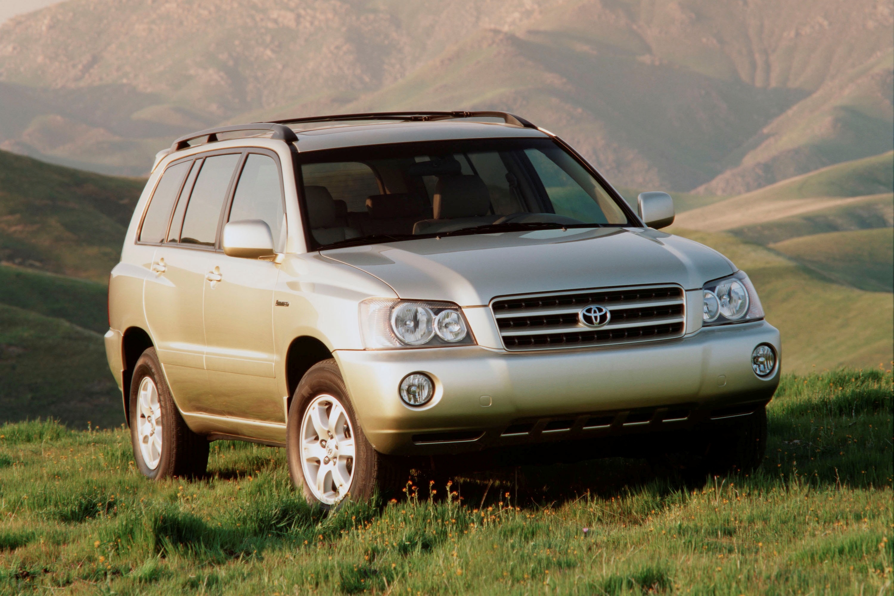 Mua xe Toyota cu gia 5.000 USD, nhan phieu sua xe gan 9.000 USD hinh anh