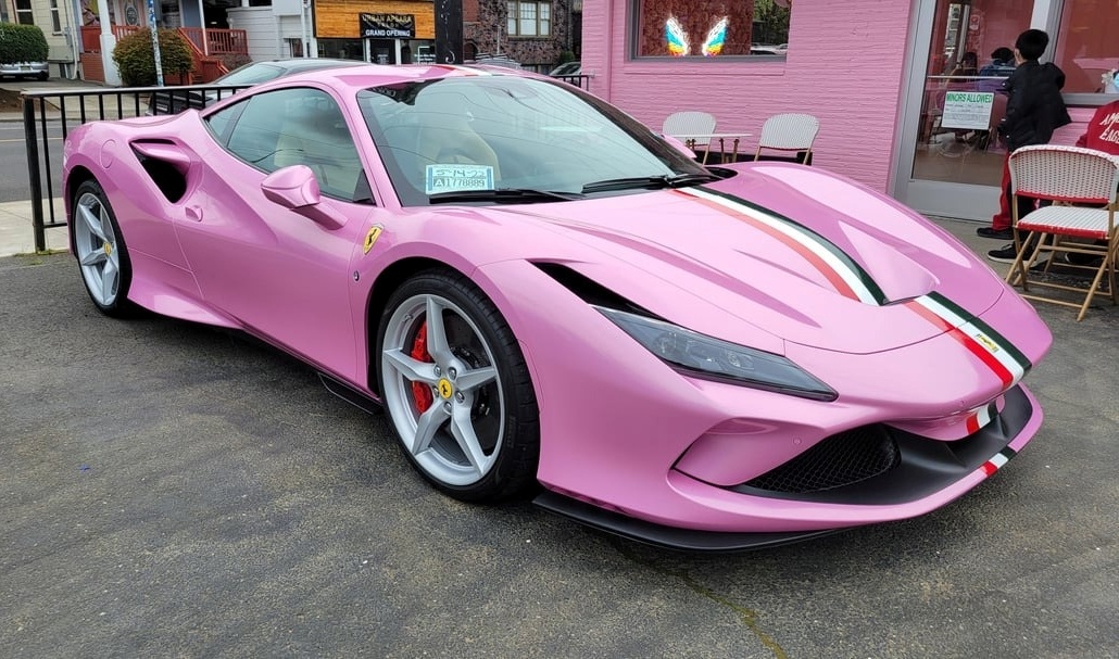 Khong son xe mau hong va nhung nguyen tac 'doc doan' cua Ferrari hinh anh