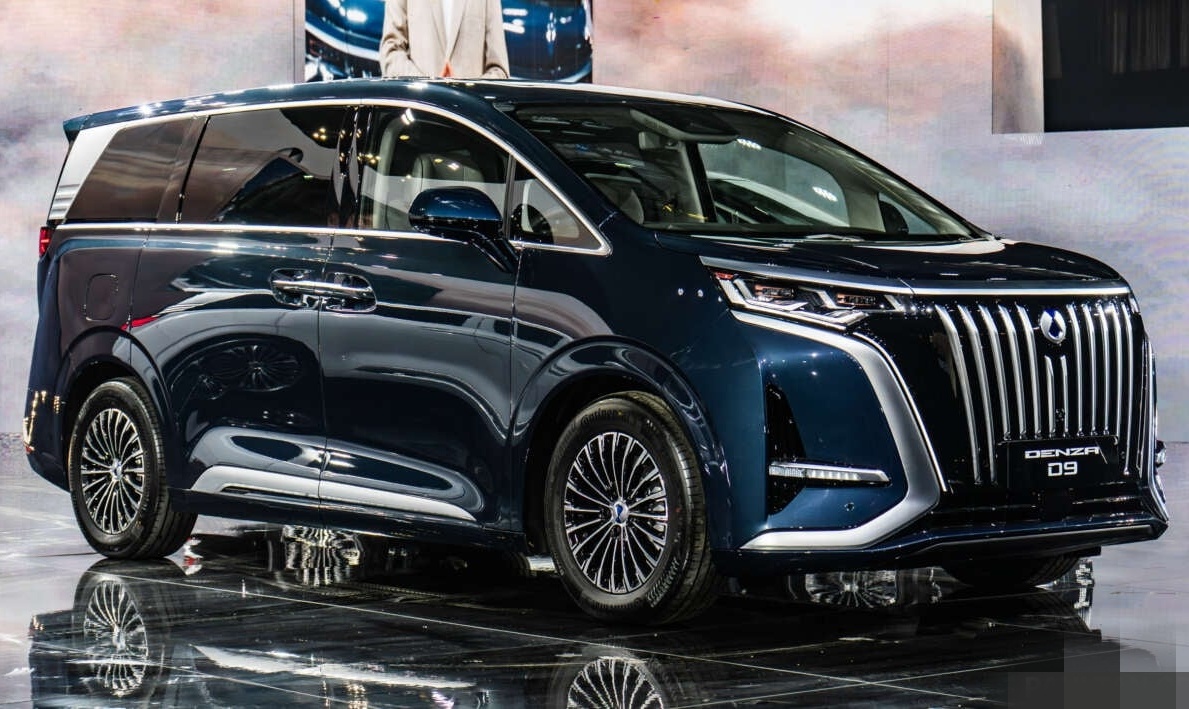 Denza D9 mo ban o Malaysia - 2 ban chay dien, gia tu 58.460 USD hinh anh
