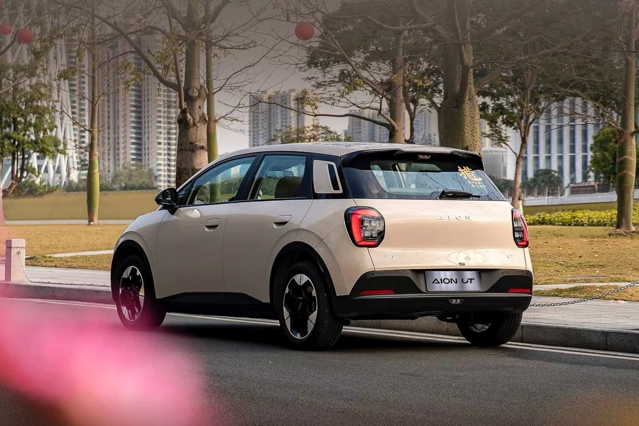 Xe dien 10.000 USD cua Aion - co tro lai, sac day di duoc 330 km hinh anh