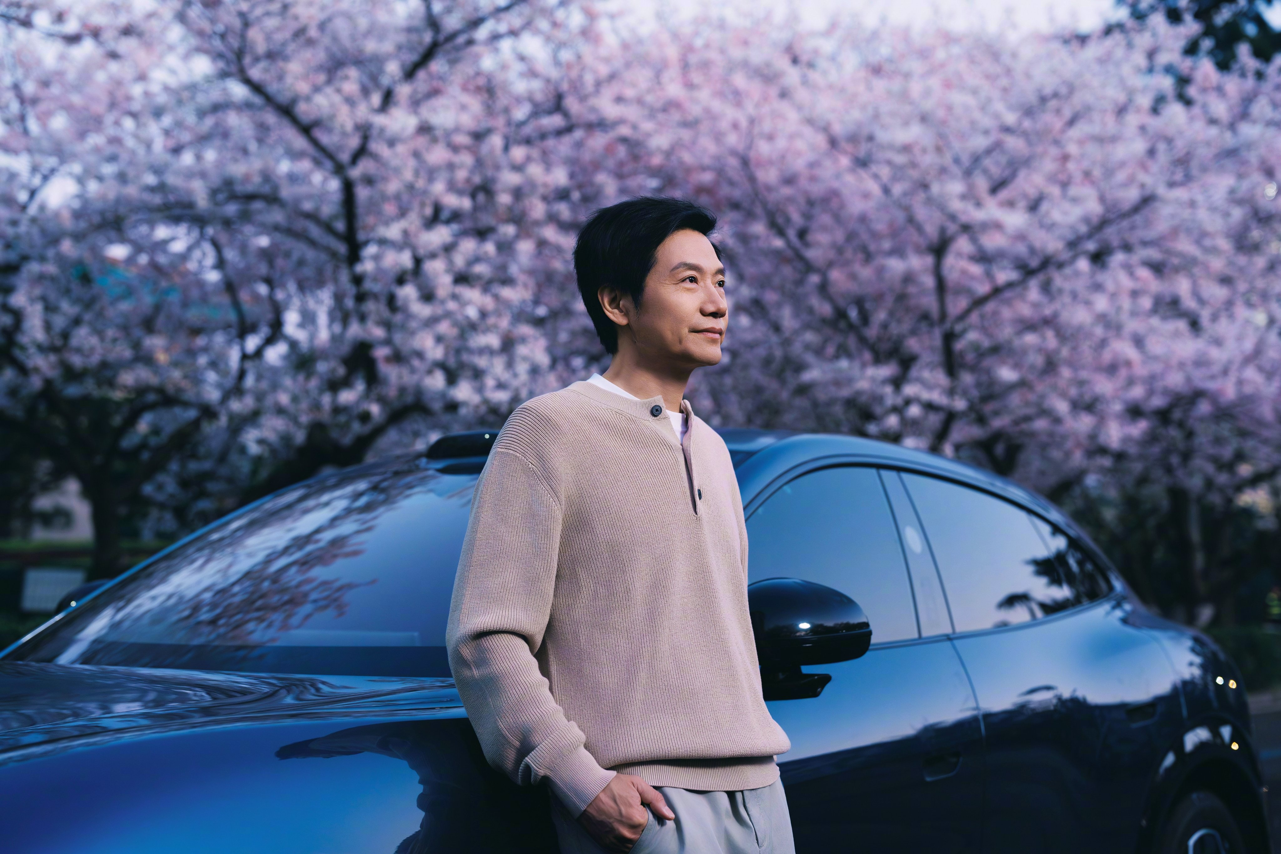 CEO Xiaomi dich than lam mau anh quang ba SUV dien hinh anh