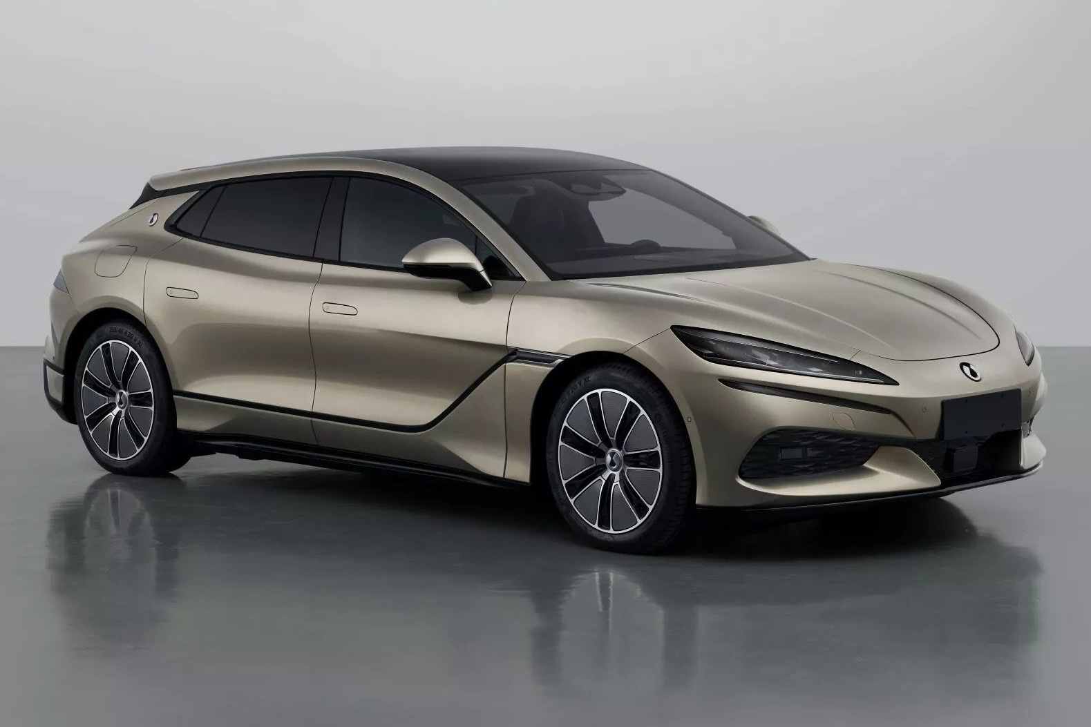 Sieu xe dien sac sieu nhanh dat hang, BYD miet mai san xuat ngay dem hinh anh