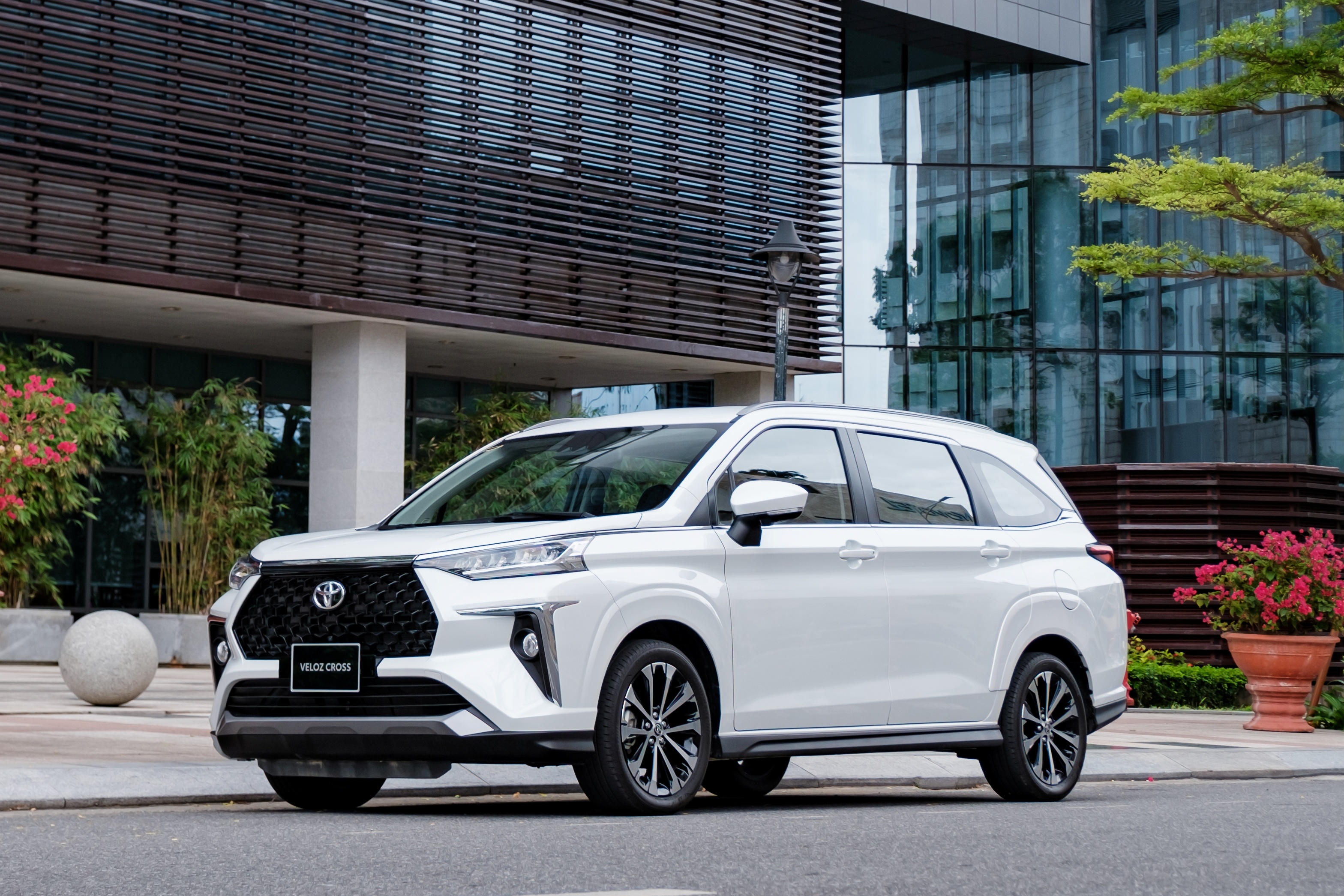 Toyota lap rap xe hybrid anh 3