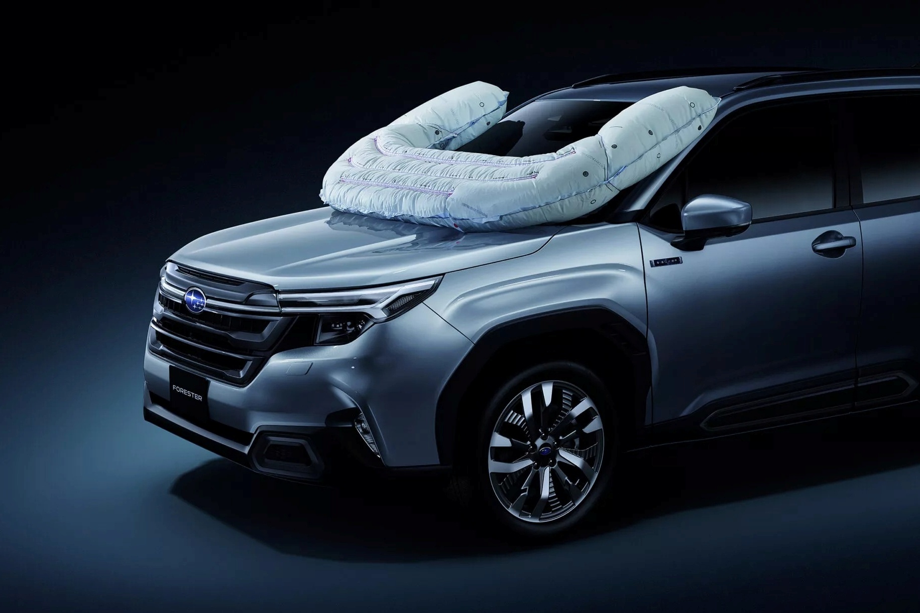 Subaru Forester se co tui khi bao ve nguoi di xe dap hinh anh