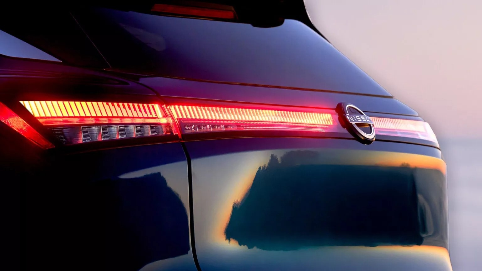 Nissan cam ket khong tang gia xe tai My du chiu thue cao hinh anh