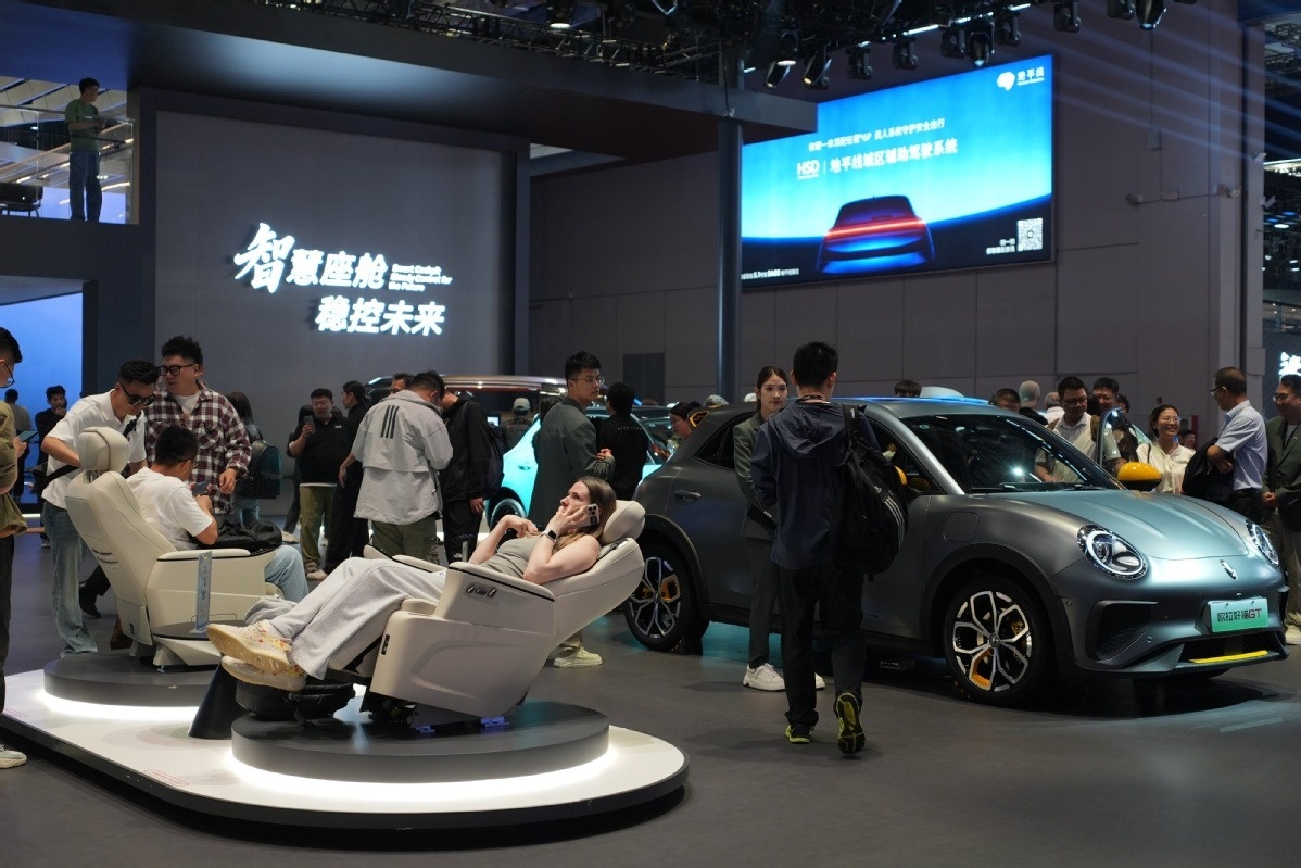 Khong xe Han, hiem xe sang tai trien lam oto Thuong Hai 2025 hinh anh