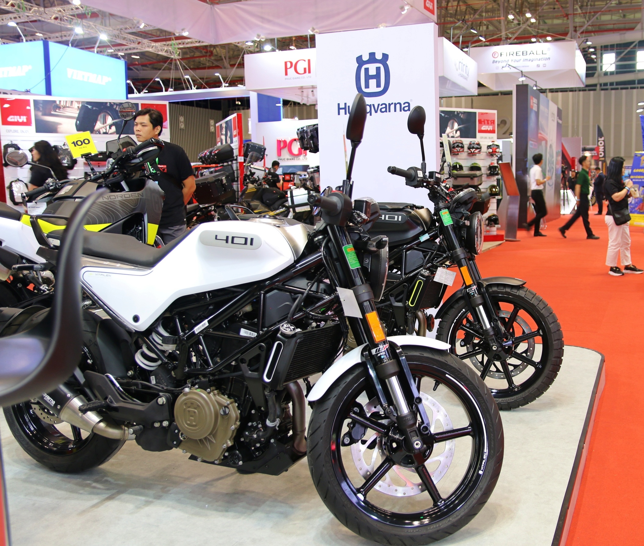 KTM dung ban xe anh 2