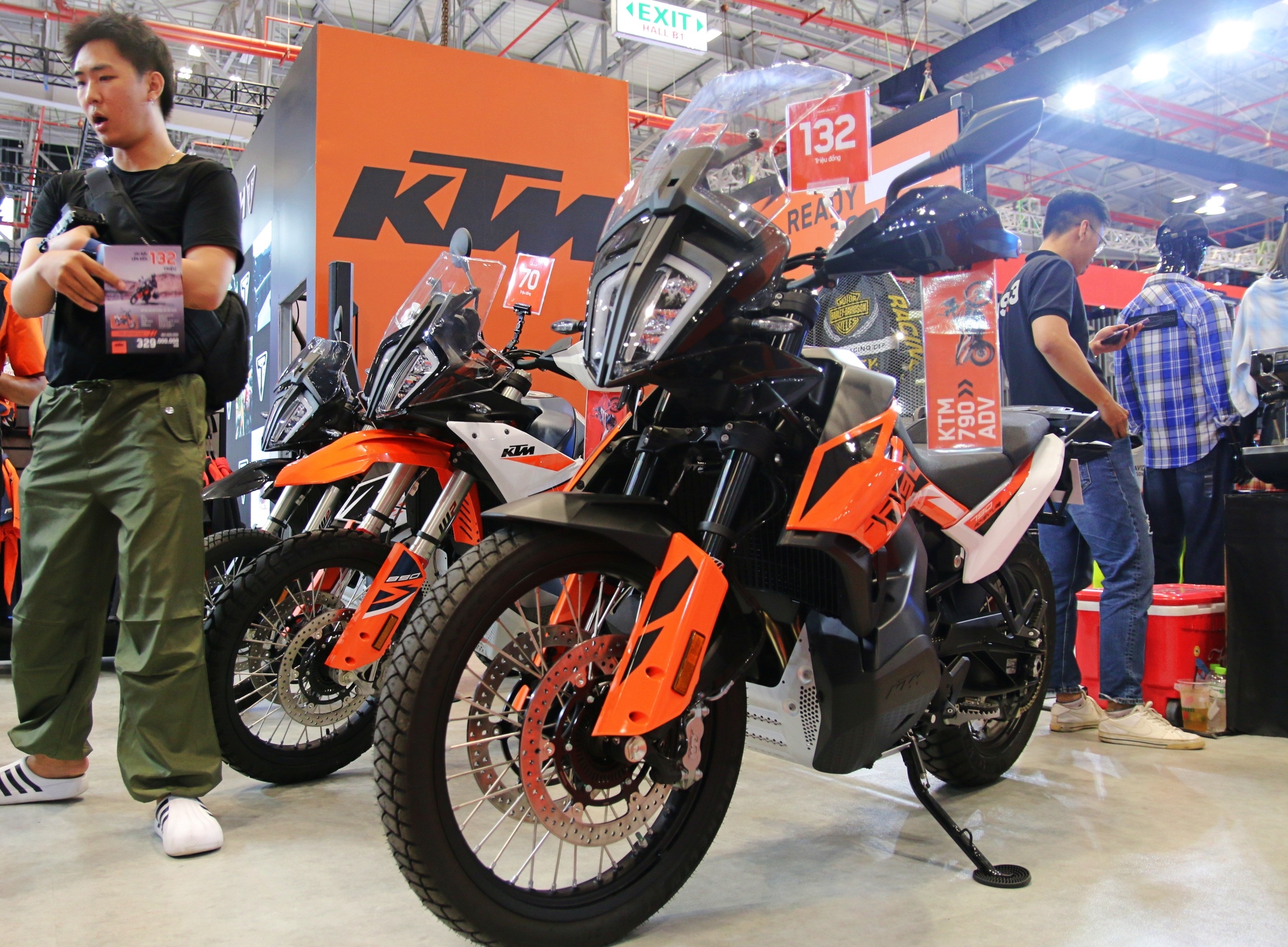 KTM dung ban xe anh 3