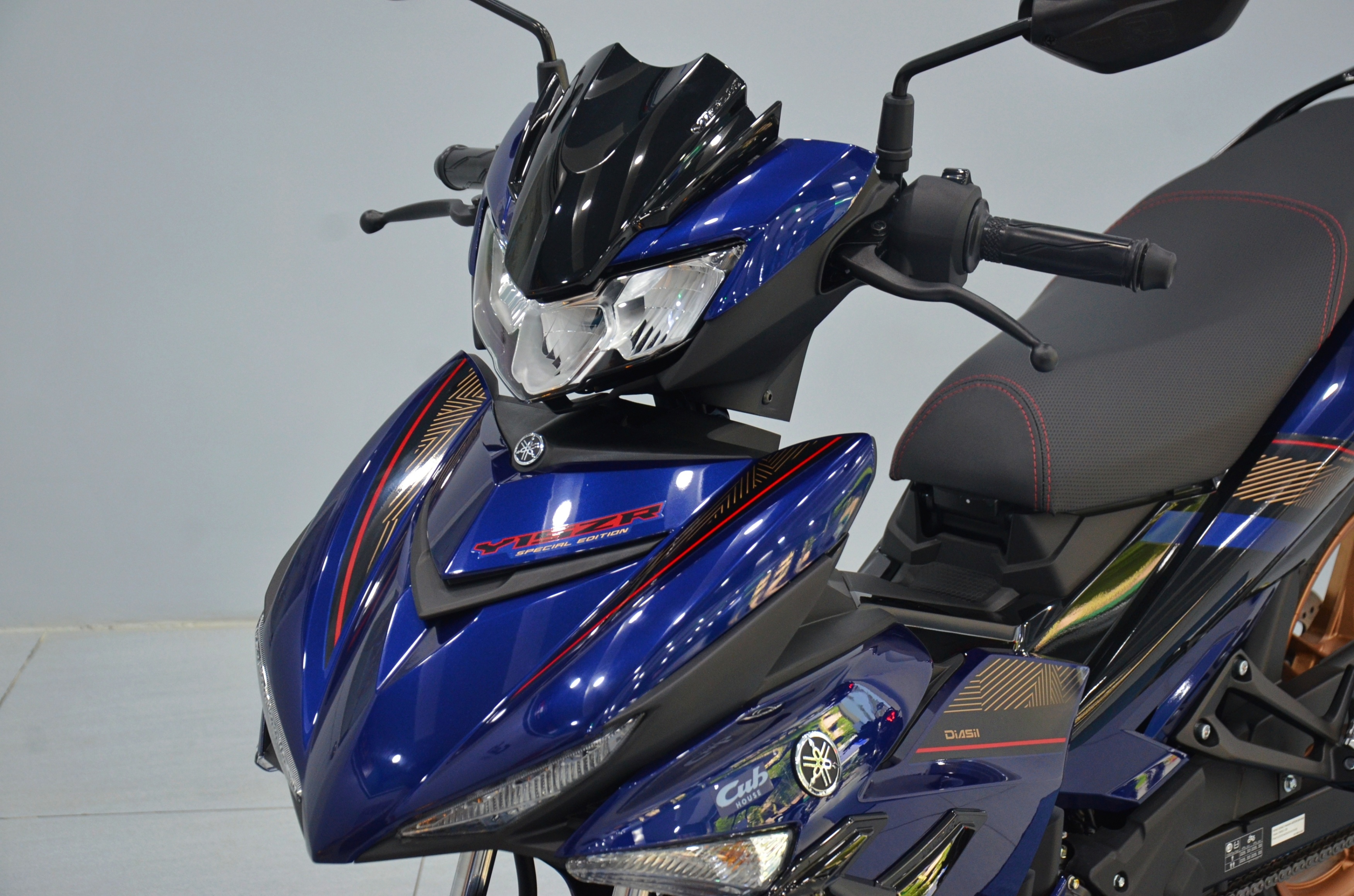 Yamaha Y15ZR SE anh 28