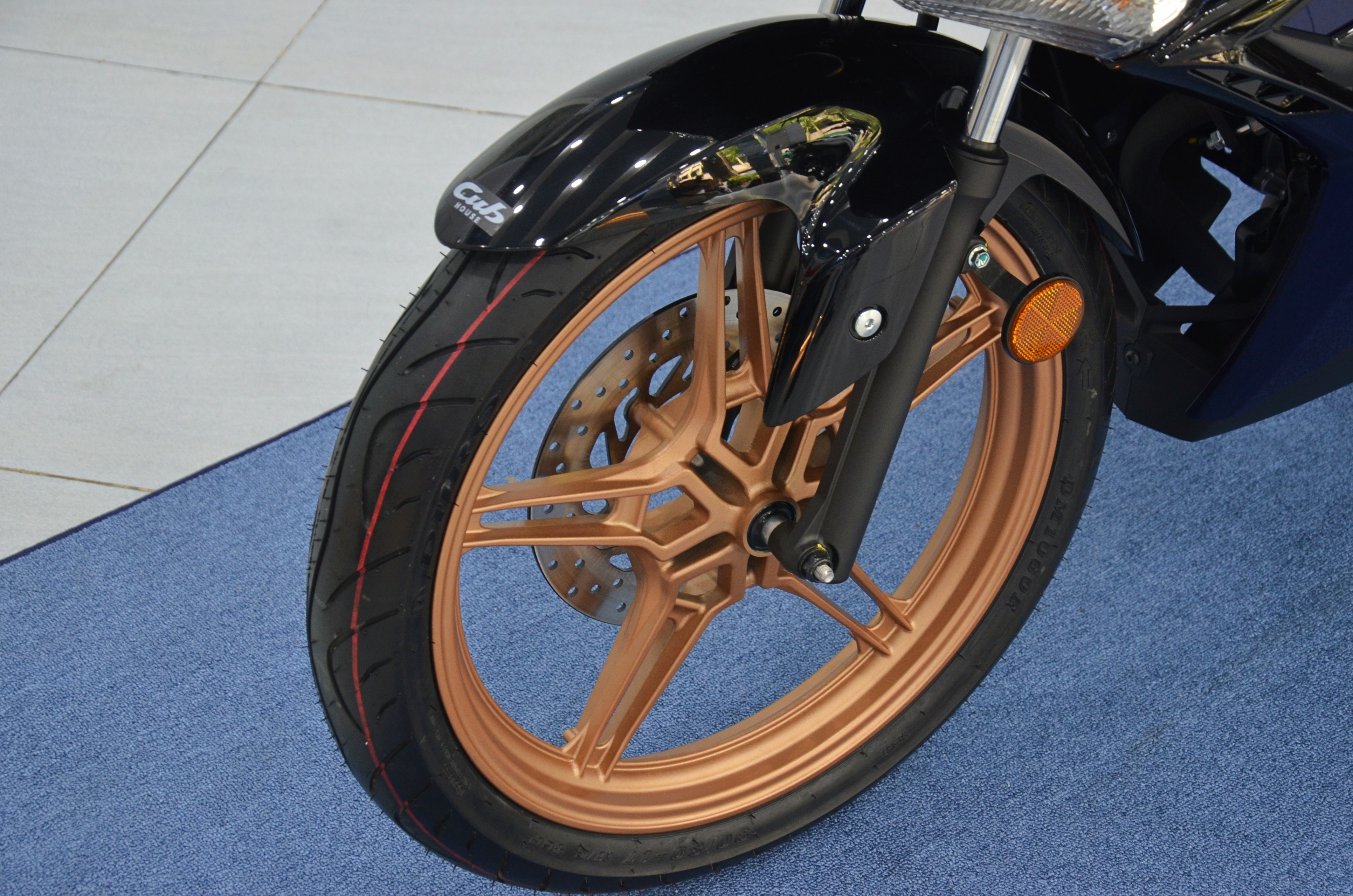 Yamaha Y15ZR SE anh 14