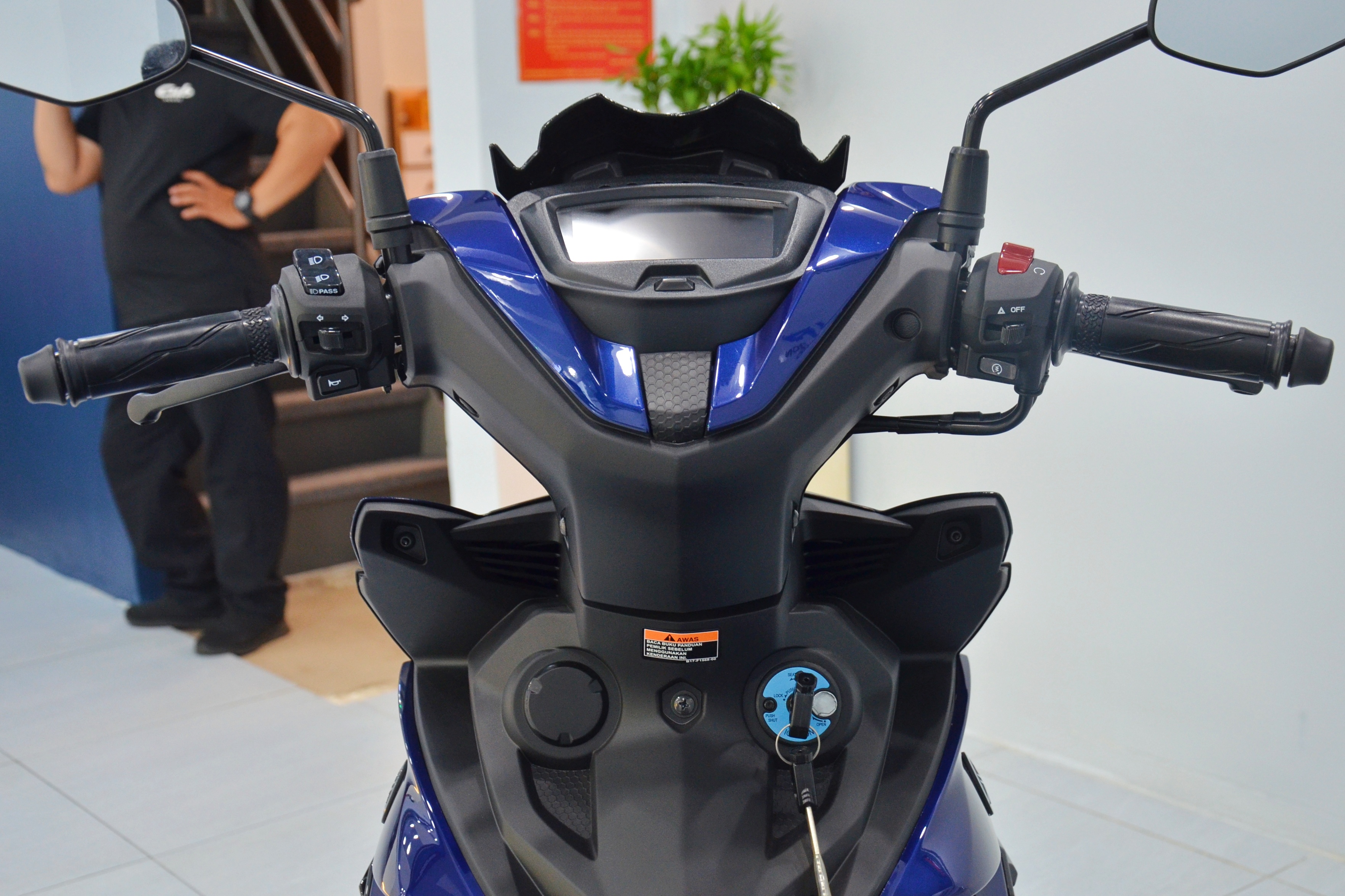 Yamaha Y15ZR SE anh 18