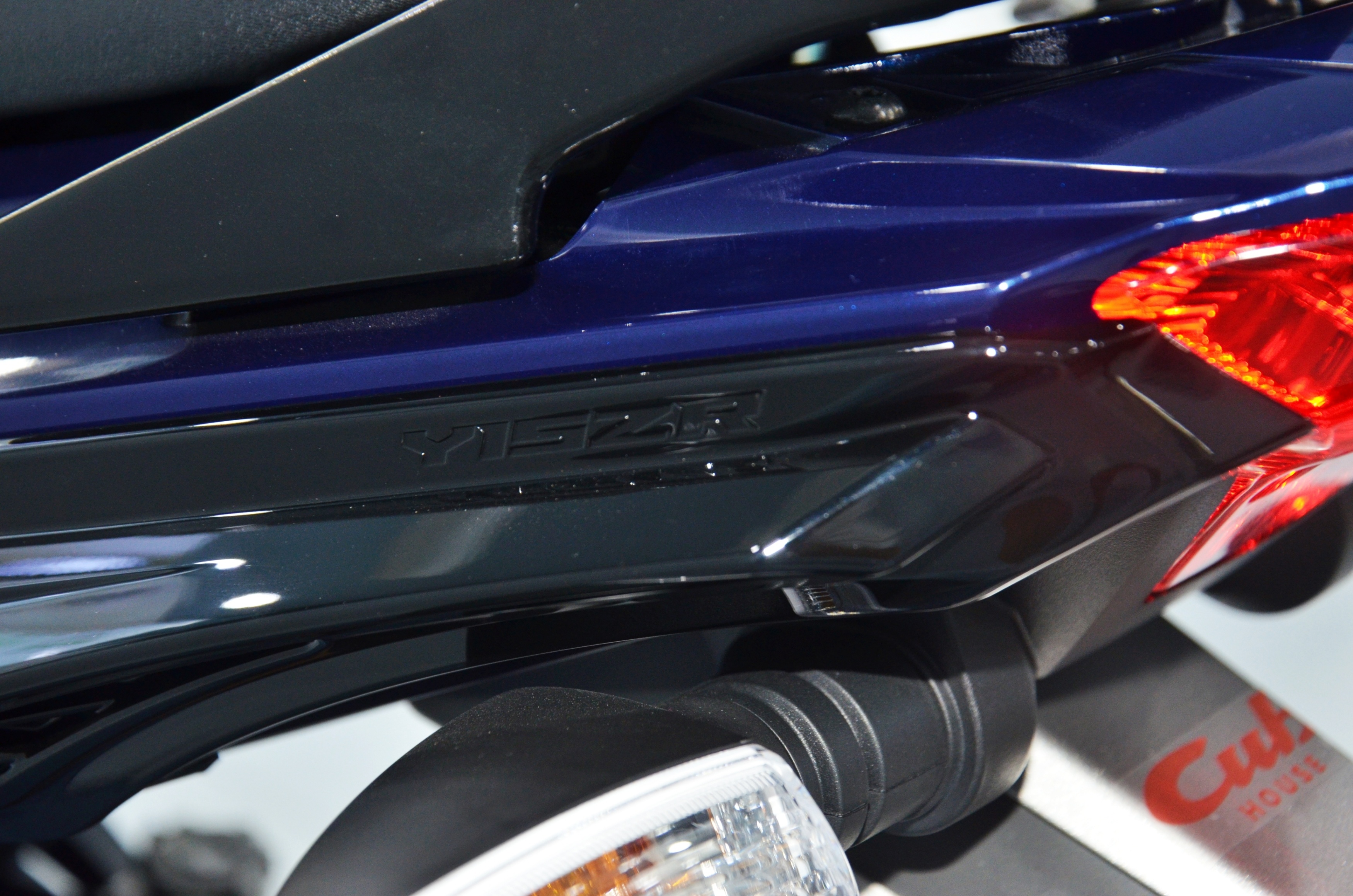Yamaha Y15ZR SE anh 9